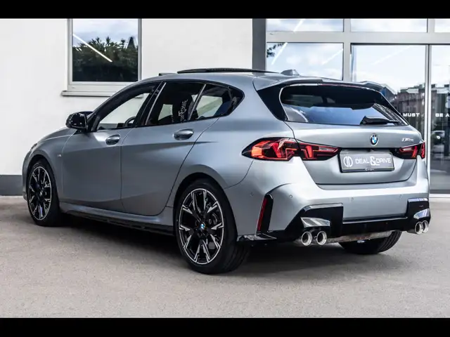 BMW 1 Series view 3