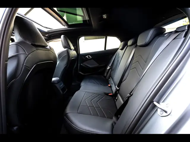 BMW 1 Series view 15