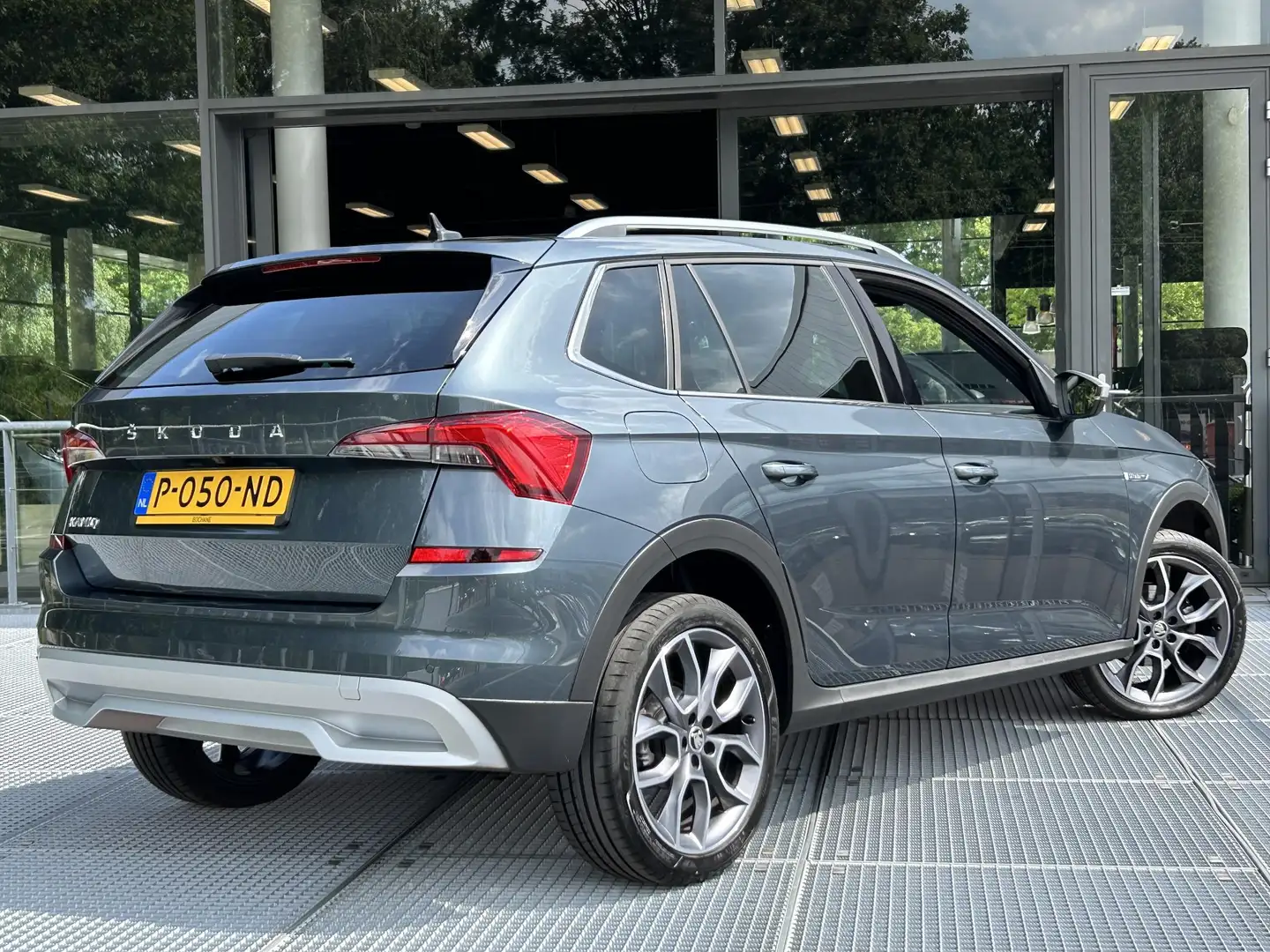 Skoda Kamiq 1.5 TSI ACT Scoutline Automaat | Adaptieve Cruise Grigio - 2