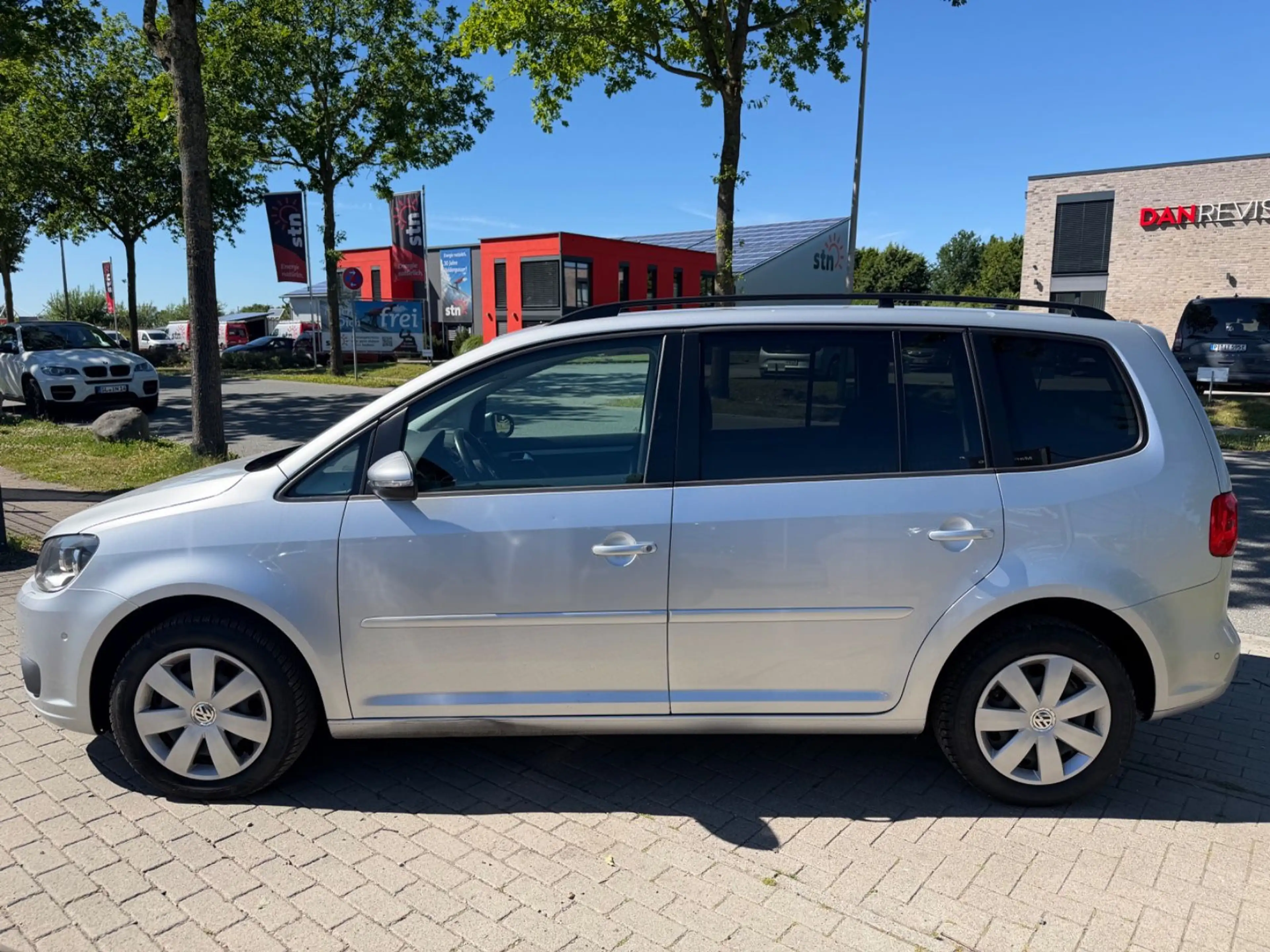 Volkswagen Touran 1.6 TDI Comfortline DSG Temp Navi PDC — photo 10