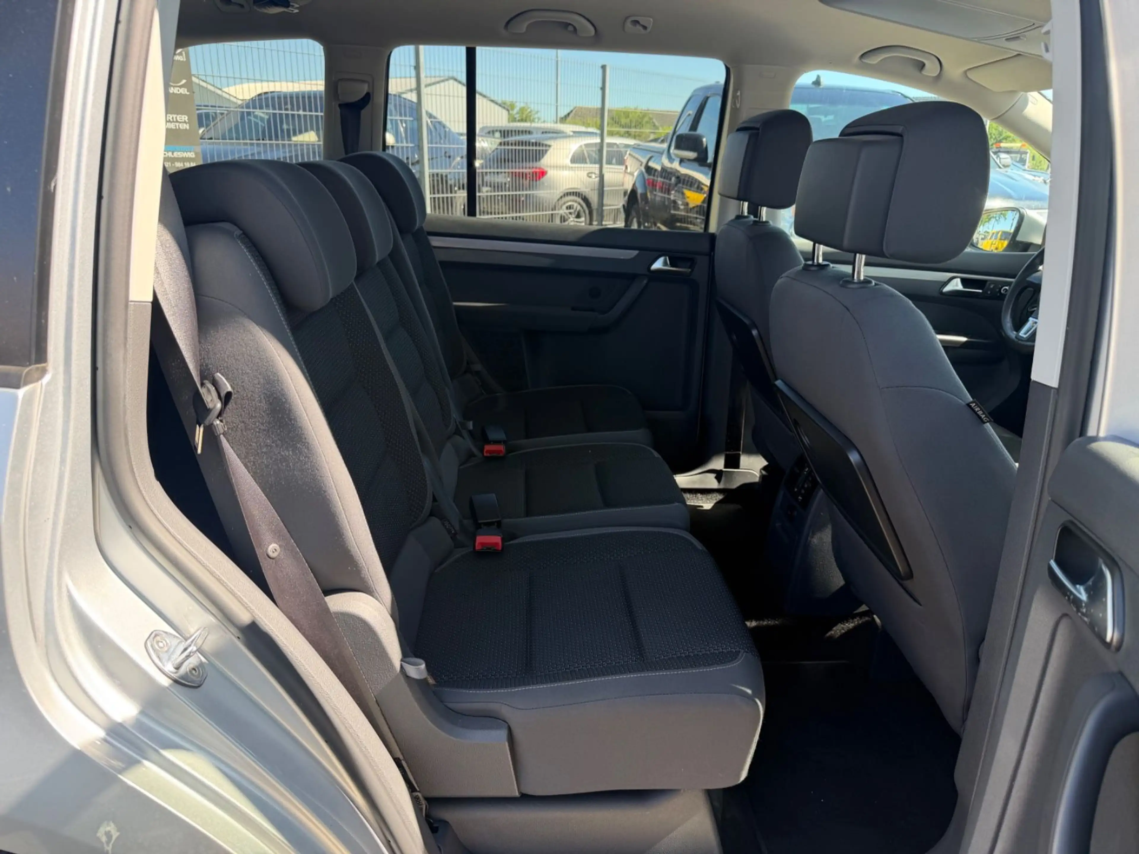 Volkswagen Touran 1.6 TDI Comfortline DSG Temp Navi PDC — photo 14