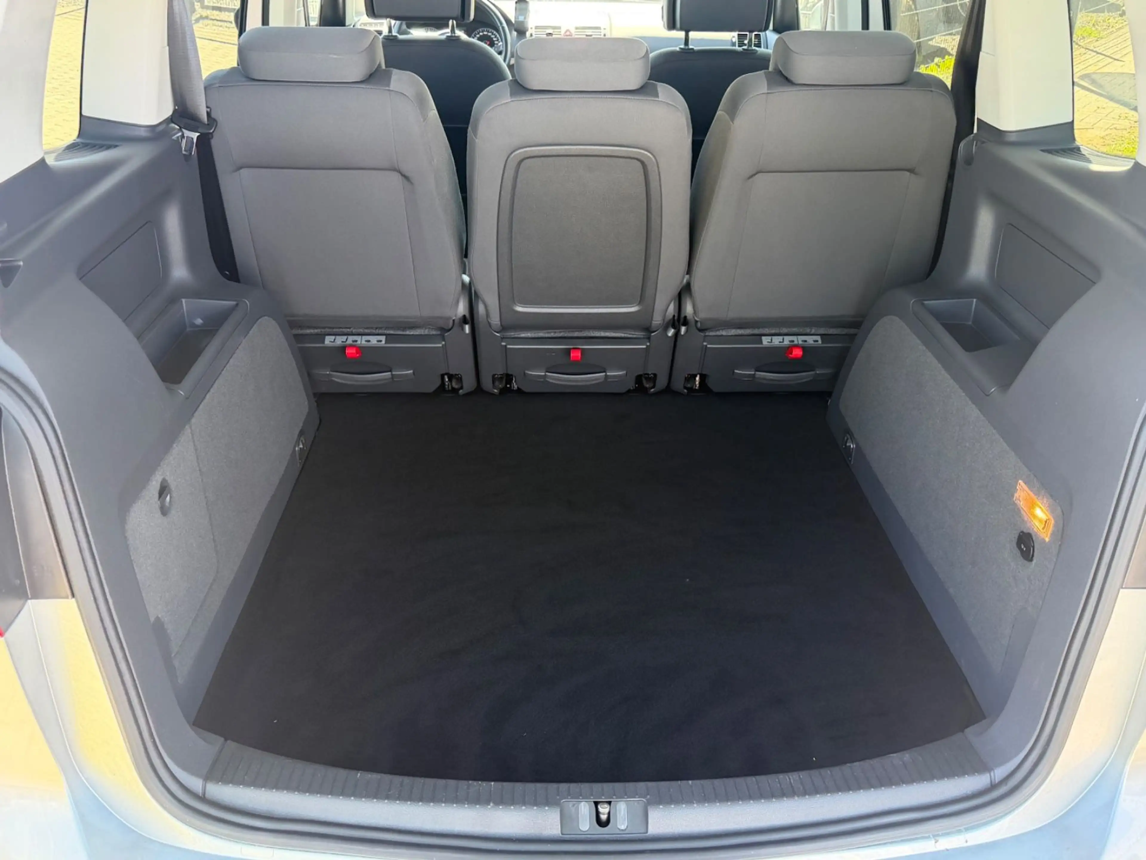 Volkswagen Touran 1.6 TDI Comfortline DSG Temp Navi PDC — photo 8