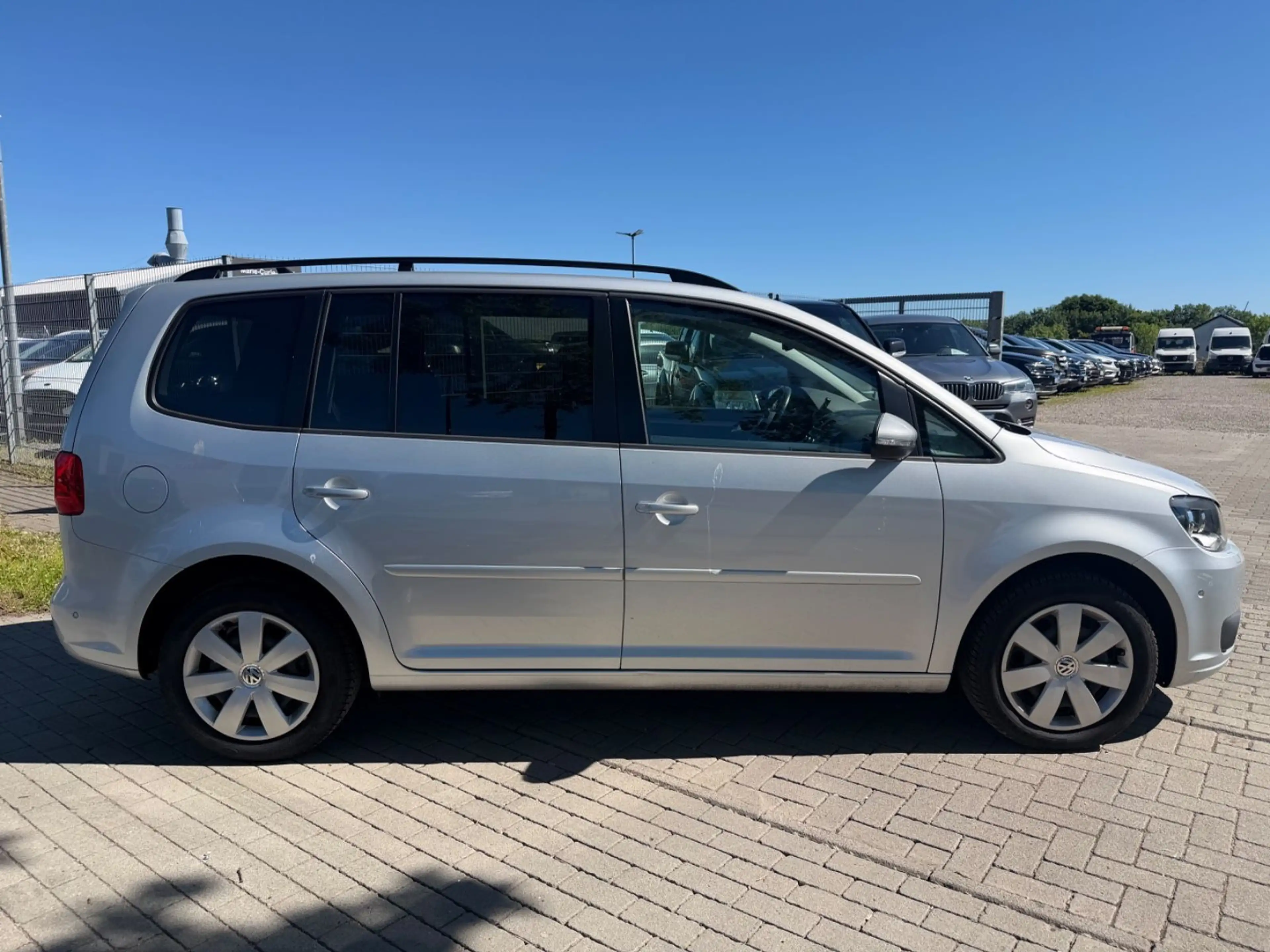Volkswagen Touran 1.6 TDI Comfortline DSG Temp Navi PDC — photo 4
