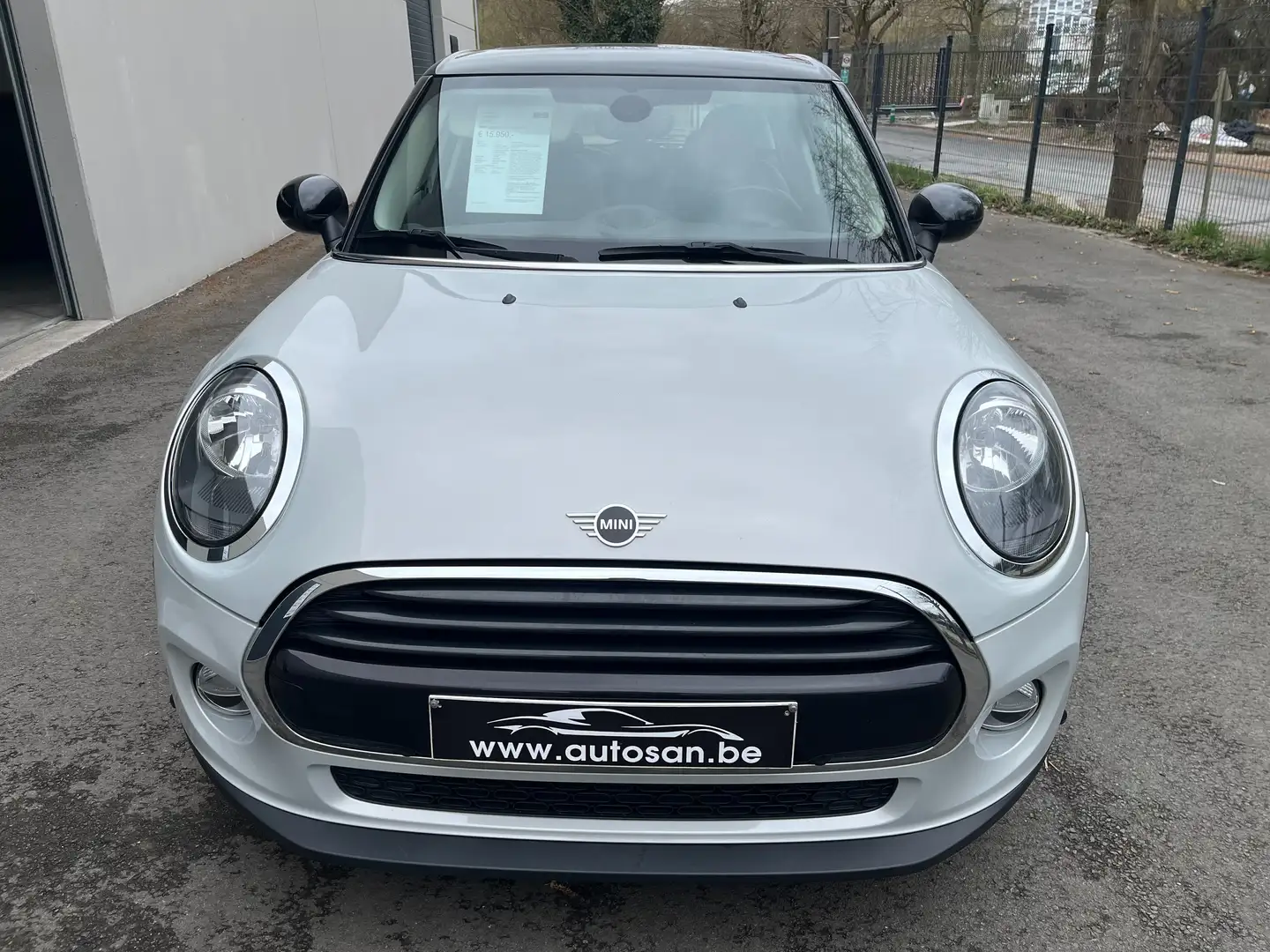 MINI Cooper 1.5A Boite Auto - 4 Portes - Toit Pano Blanc - 2