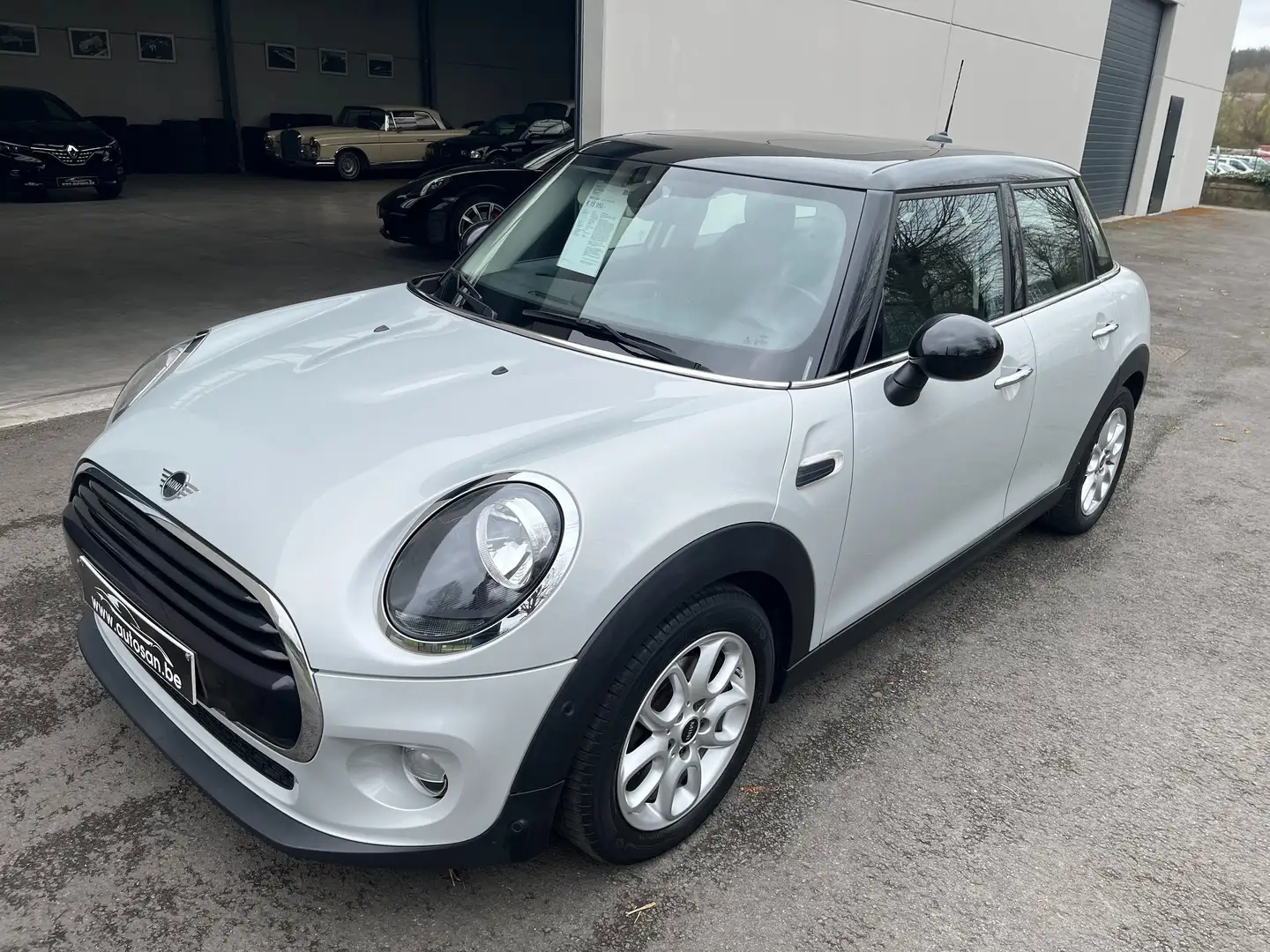 MINI Cooper 1.5A Boite Auto - 4 Portes - Toit Pano Blanc - 1