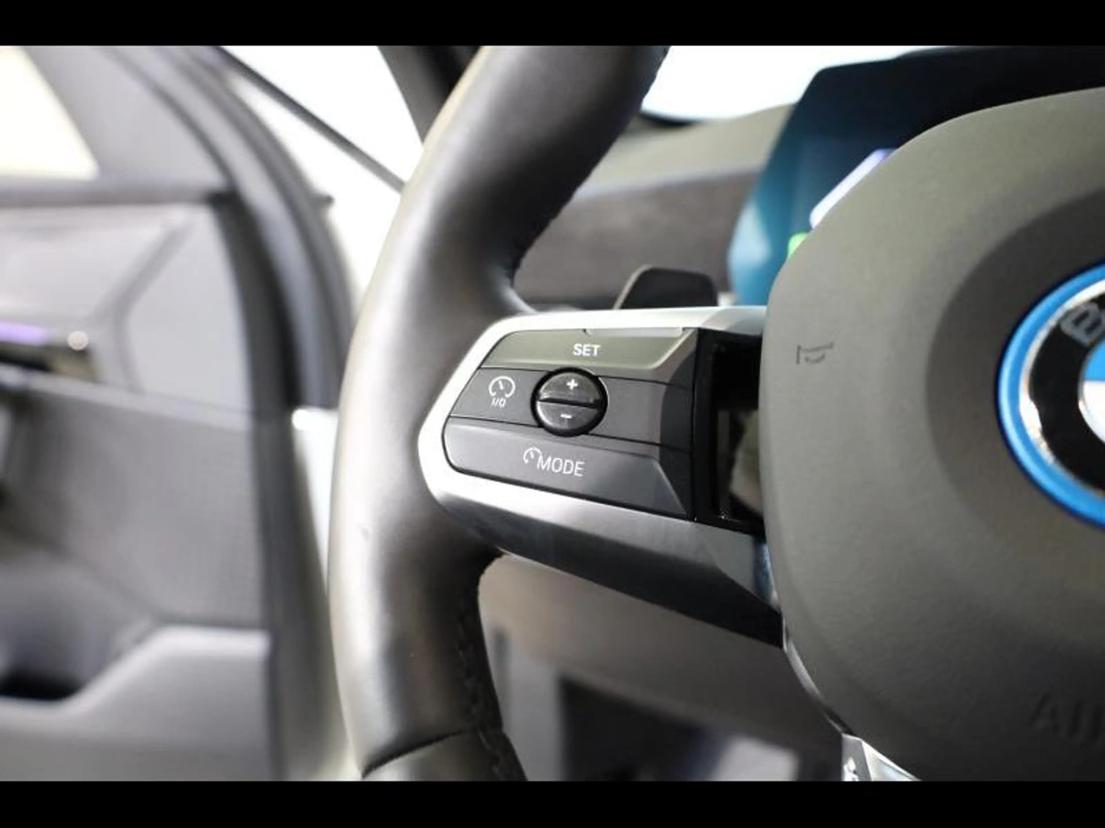BMW iX2 eDrive20 Kit M Sport — photo 13
