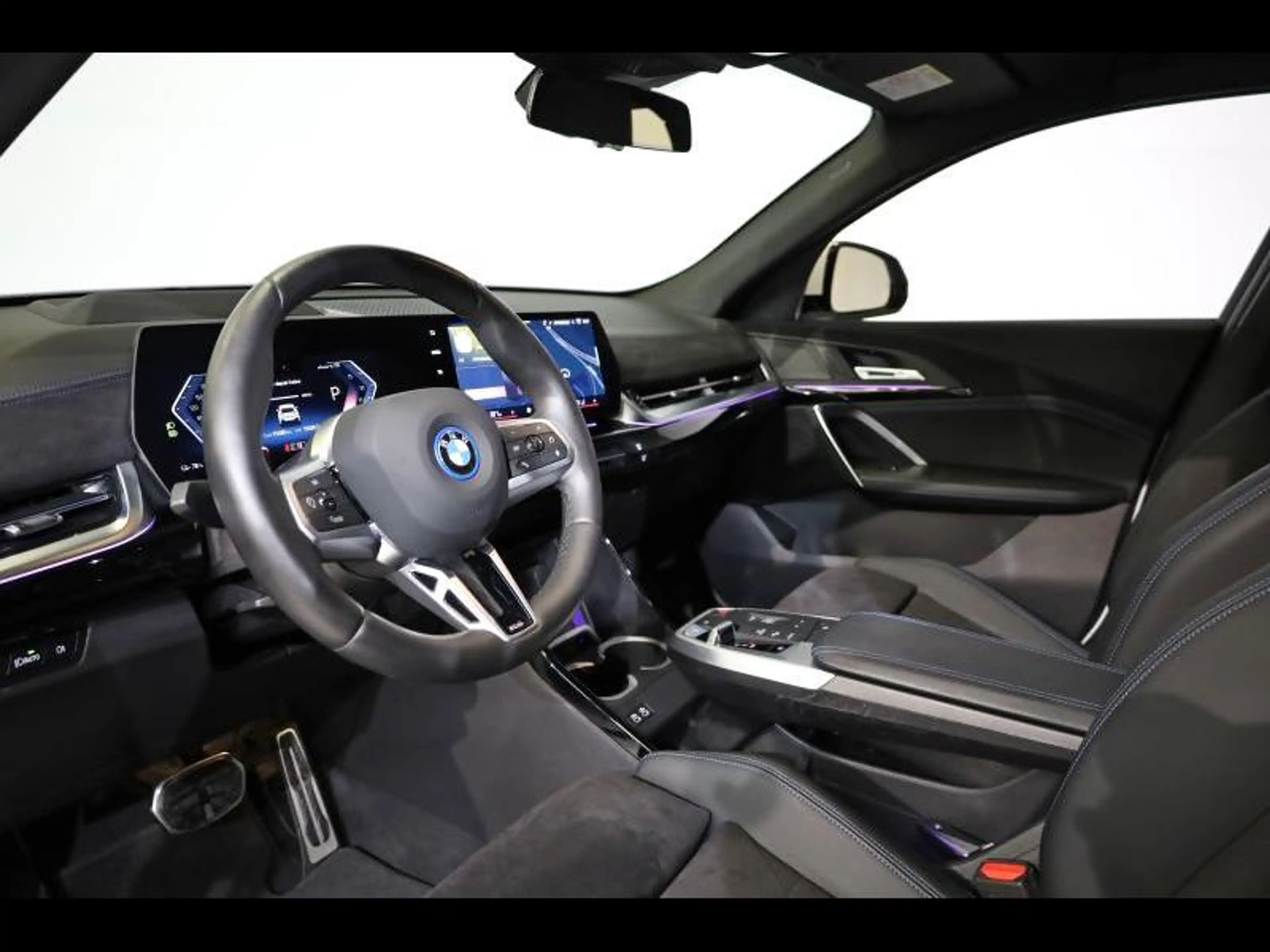 BMW iX2 eDrive20 Kit M Sport — photo 6