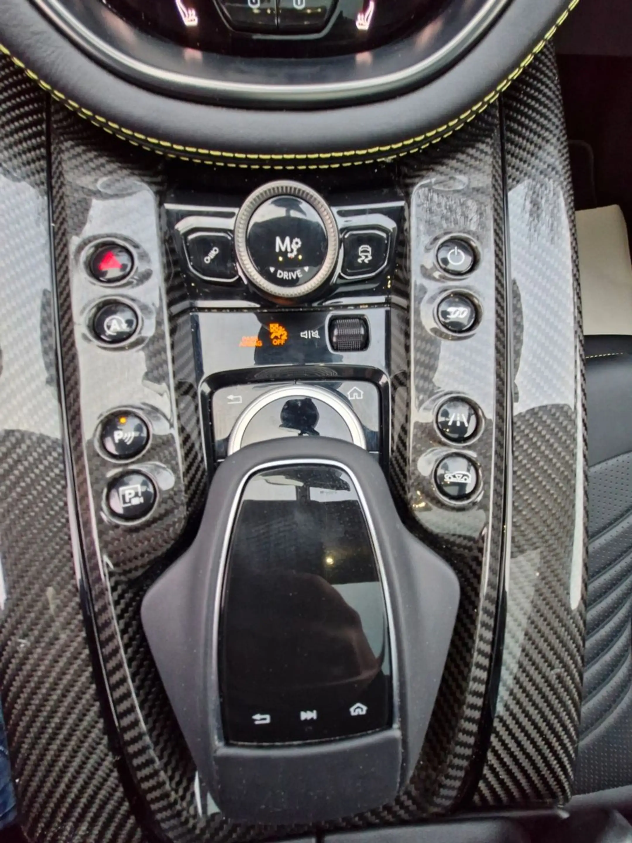 Aston Martin DBX 707 1.Hand 8-Fach Carbon Panorama — photo 14