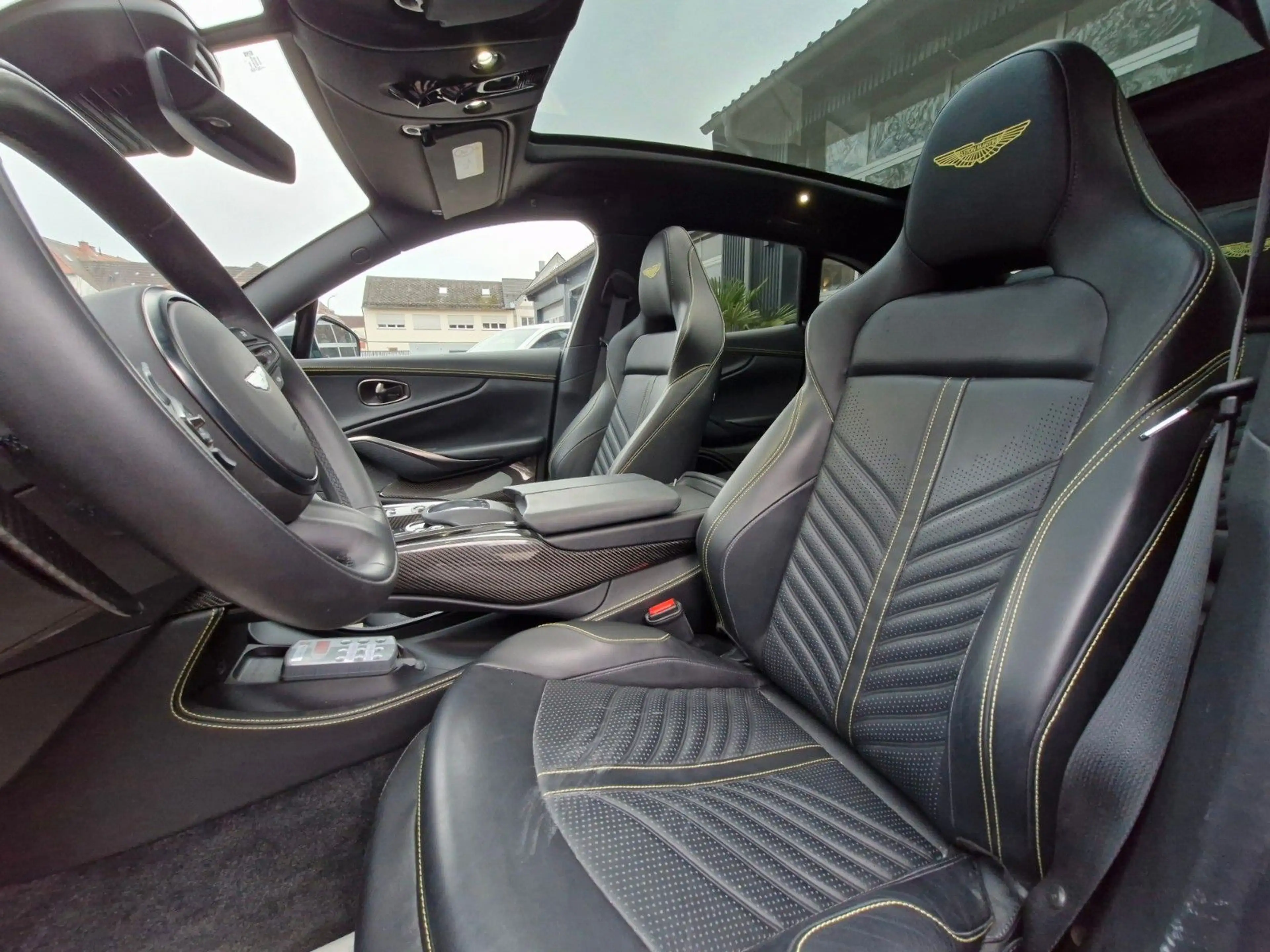 Aston Martin DBX 707 1.Hand 8-Fach Carbon Panorama — photo 9