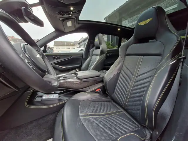Aston Martin DBX view 9