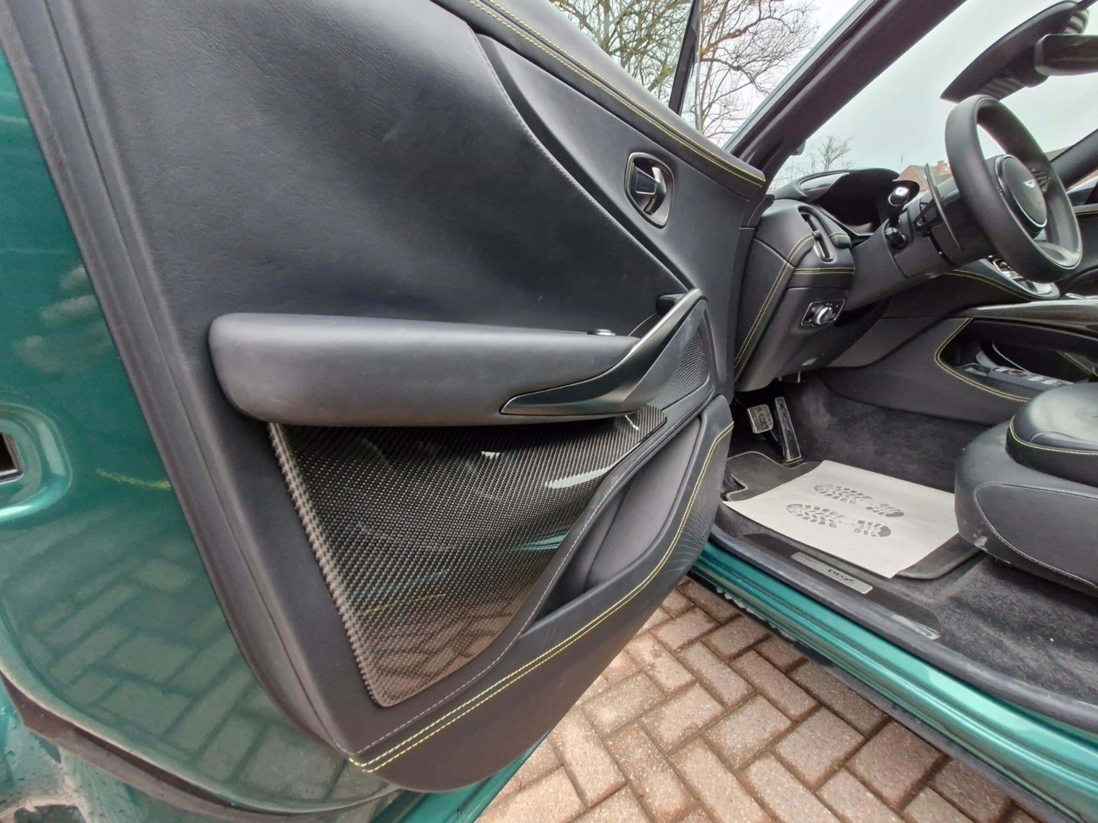 Aston Martin DBX 707 1.Hand 8-Fach Carbon Panorama — photo 11