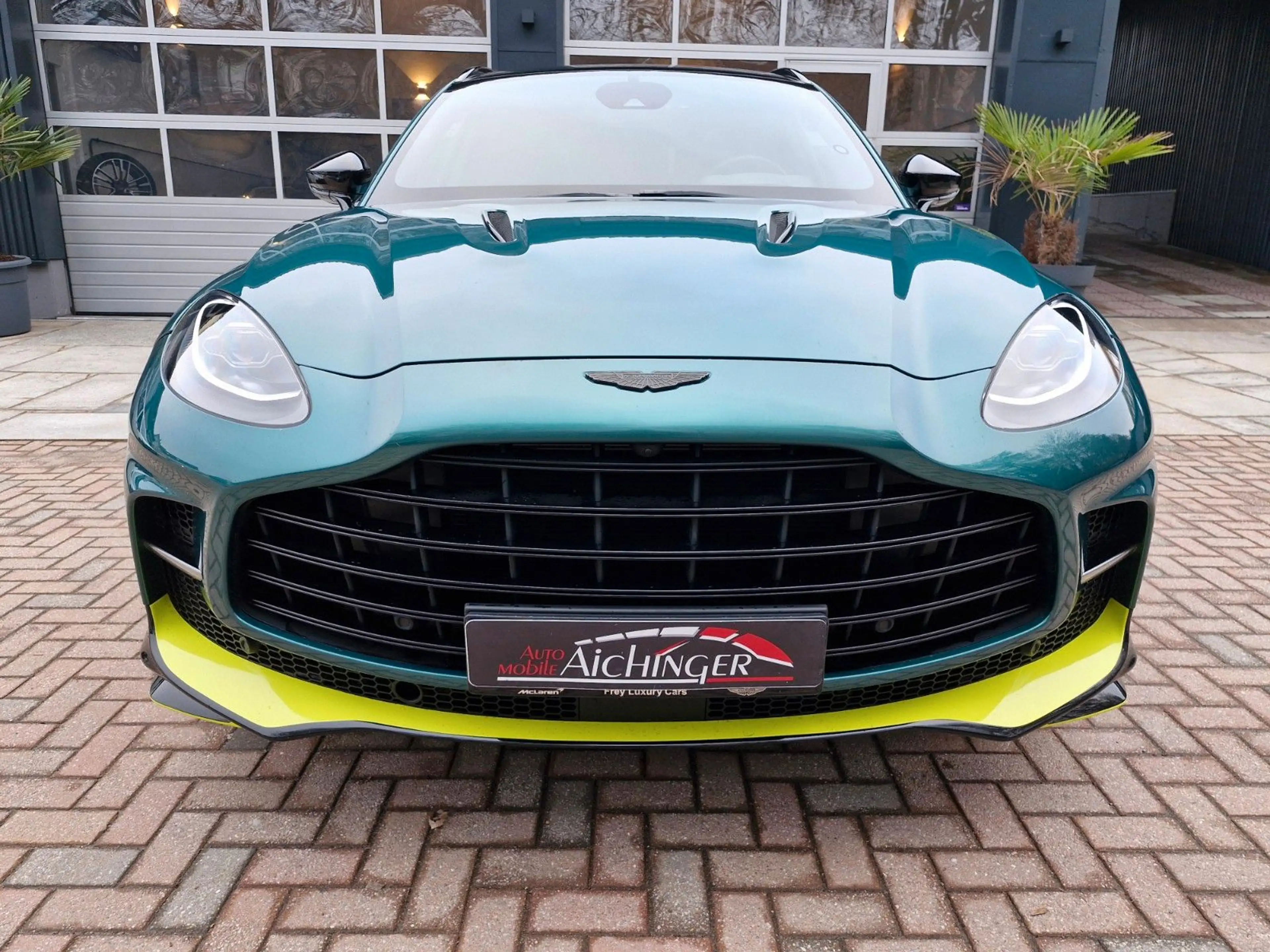 Aston Martin DBX 707 1.Hand 8-Fach Carbon Panorama — photo 2