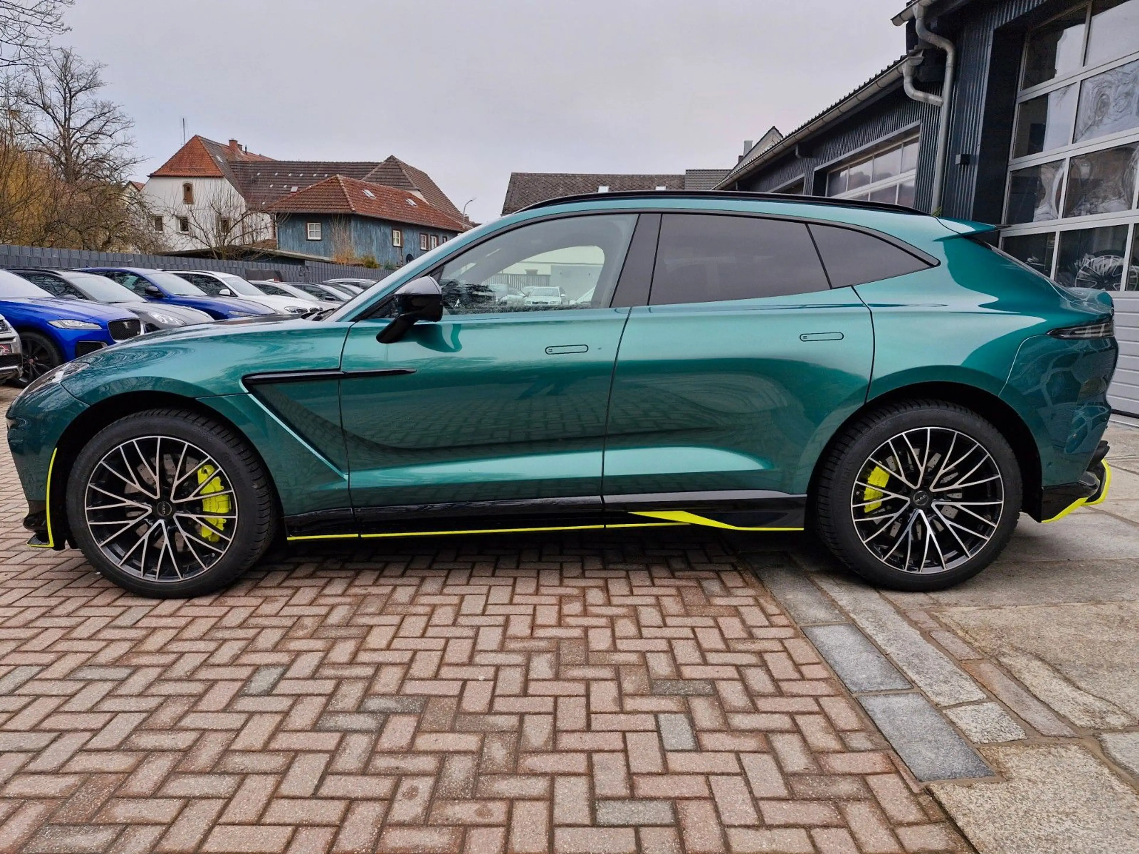Aston Martin DBX 707 1.Hand 8-Fach Carbon Panorama — photo 8