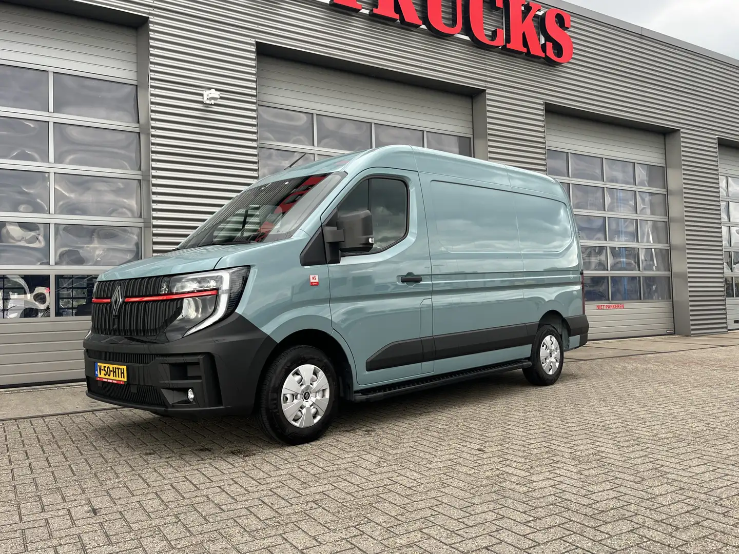 Renault Master Red Edition Betimmerd, Sidesteps inclusief Groen - 1