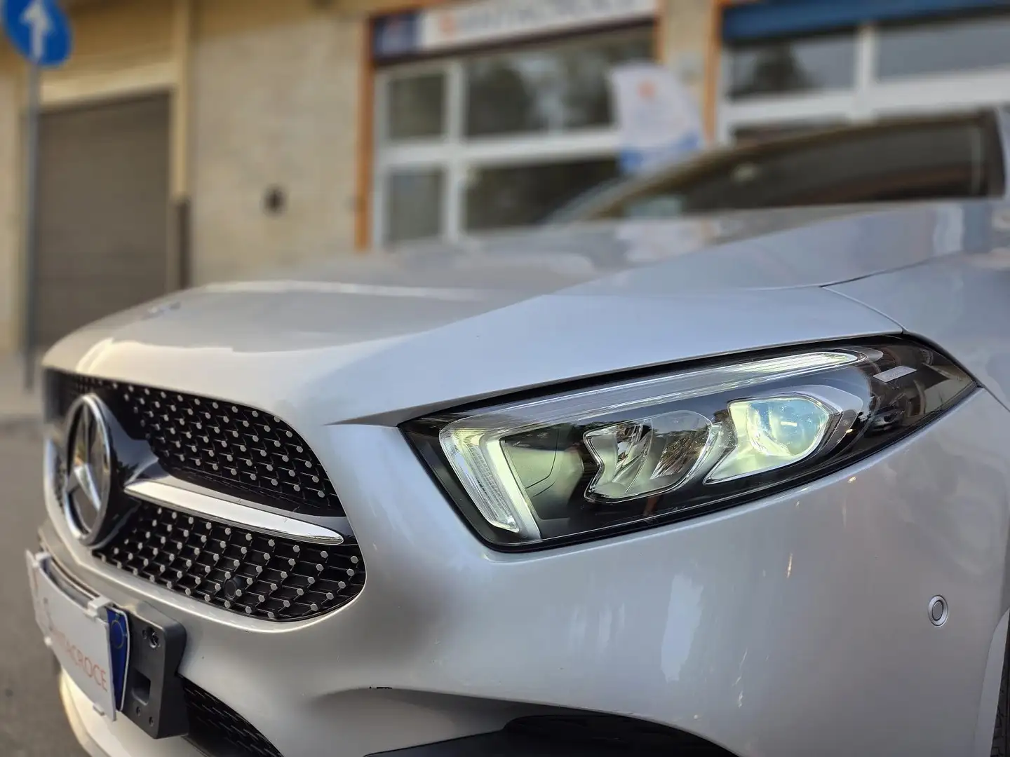 Mercedes-Benz A 180 CLASSE A 180 d PREMIUM 2021 AMG solo 60.000Km Gris - 2