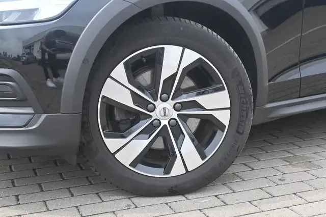 Volvo V60 Cross Country view 10