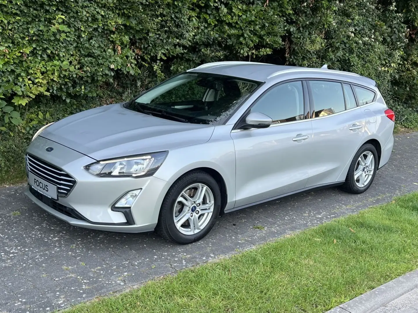 Ford Focus Turnier Cool & Connect Silber - 1
