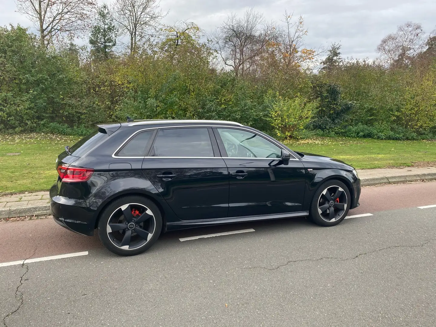 Audi A3 1.6 TDI Ultra Edition Zwart - 2
