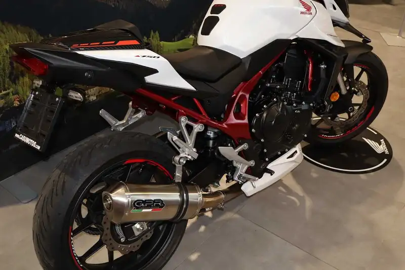 Honda CB750 HORNET - foto 2