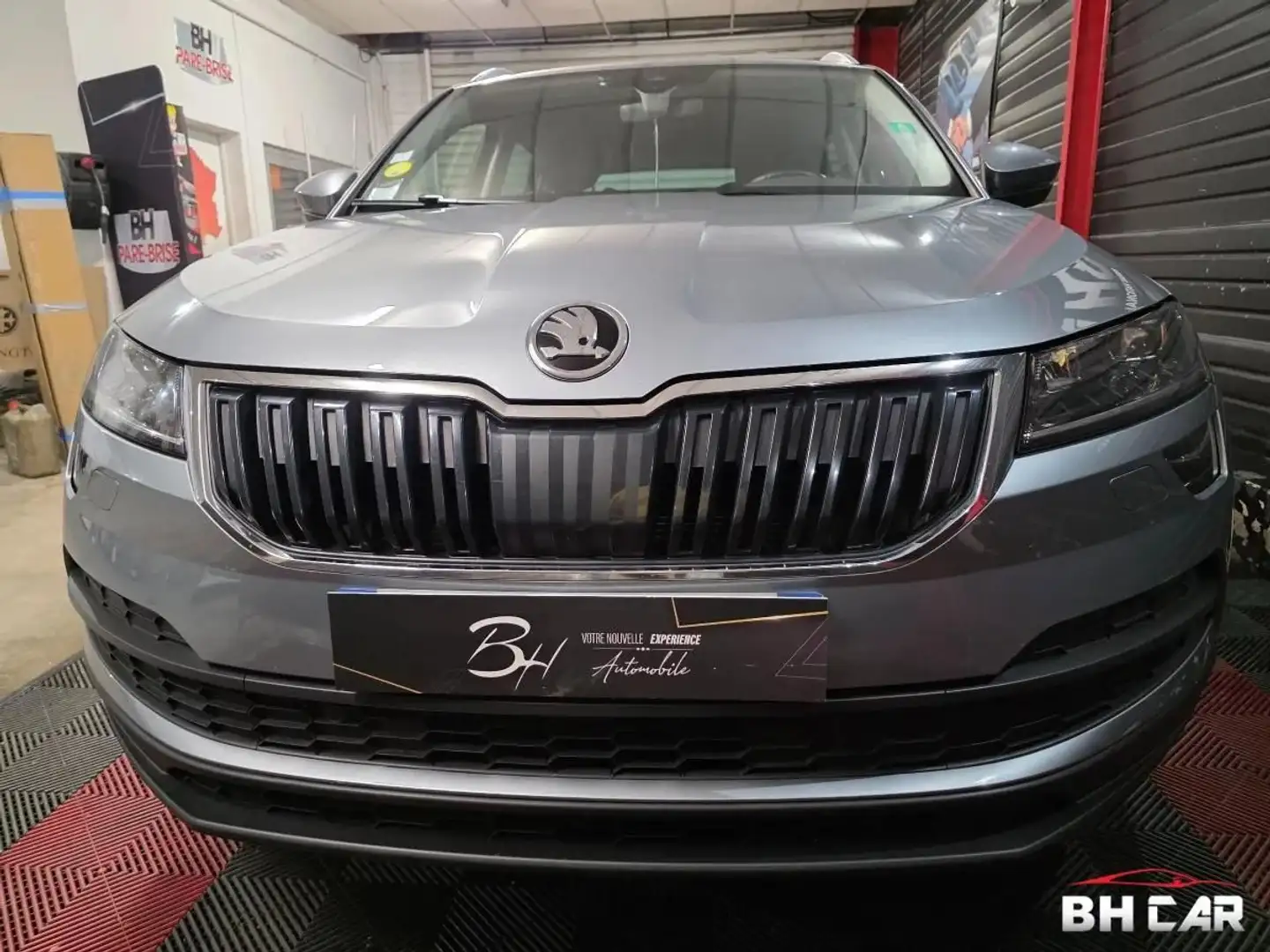 Skoda Karoq 1.6 TDI 115 STYLE DSG BVA Grijs - 2