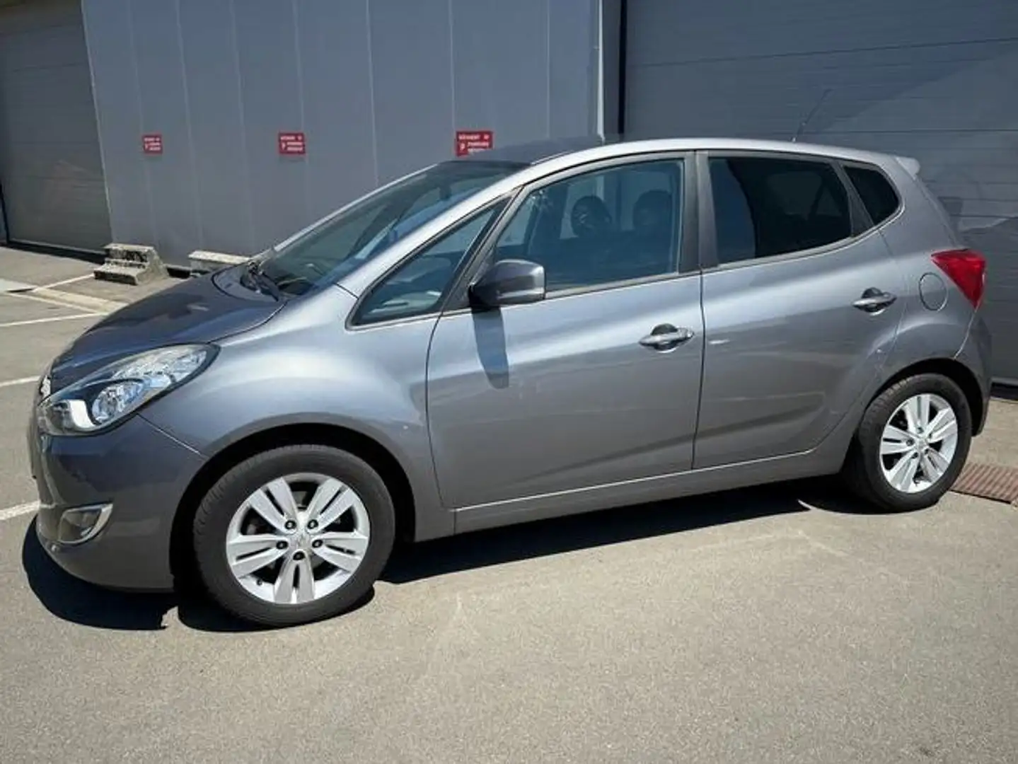 Hyundai iX20 iX20 1.6i AUTOMATIQUE - AIRCO Grijs - 2