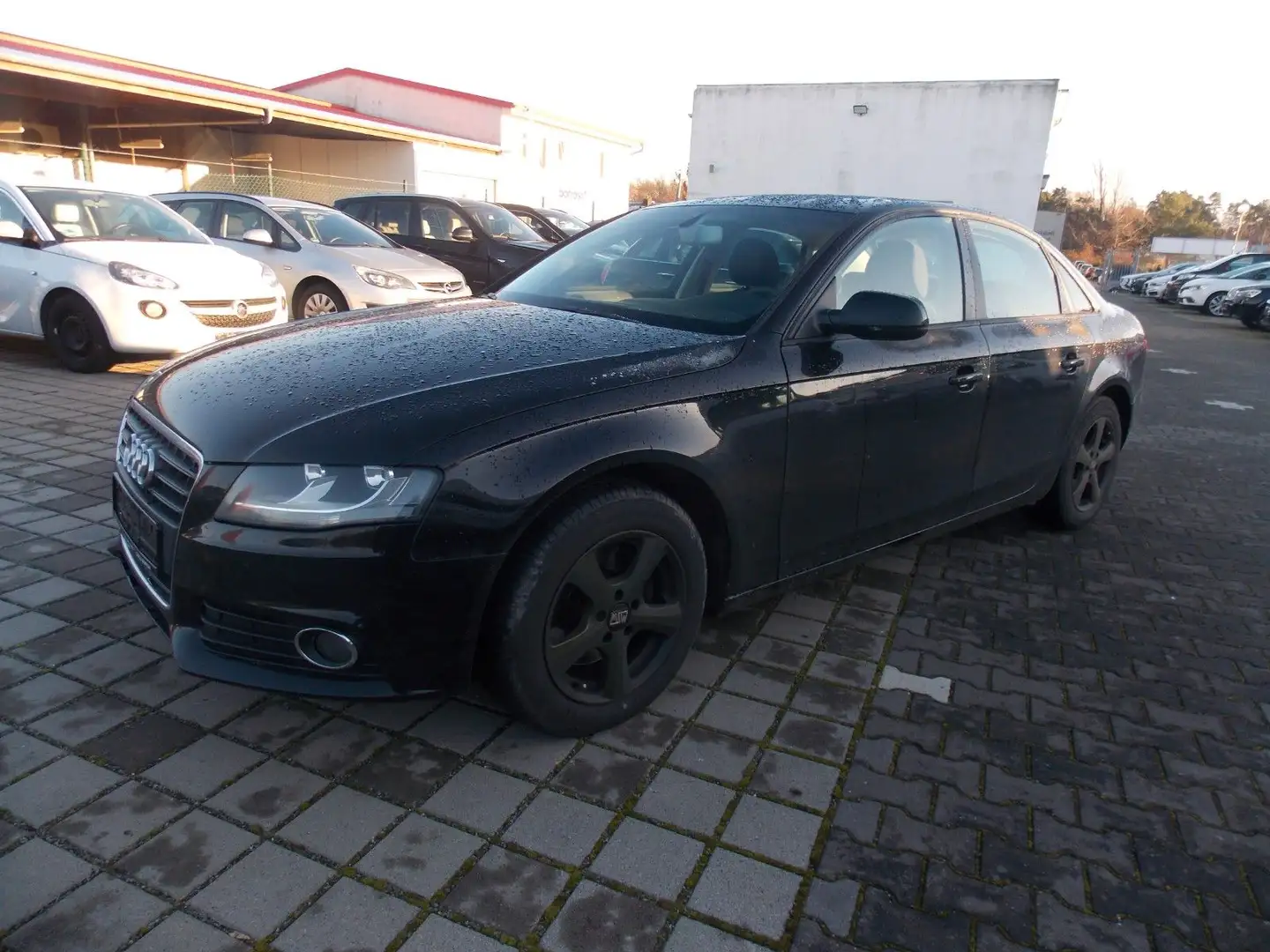 Audi A4 Lim. Attraction 2.0 TDI 88 KW Schwarz - 2