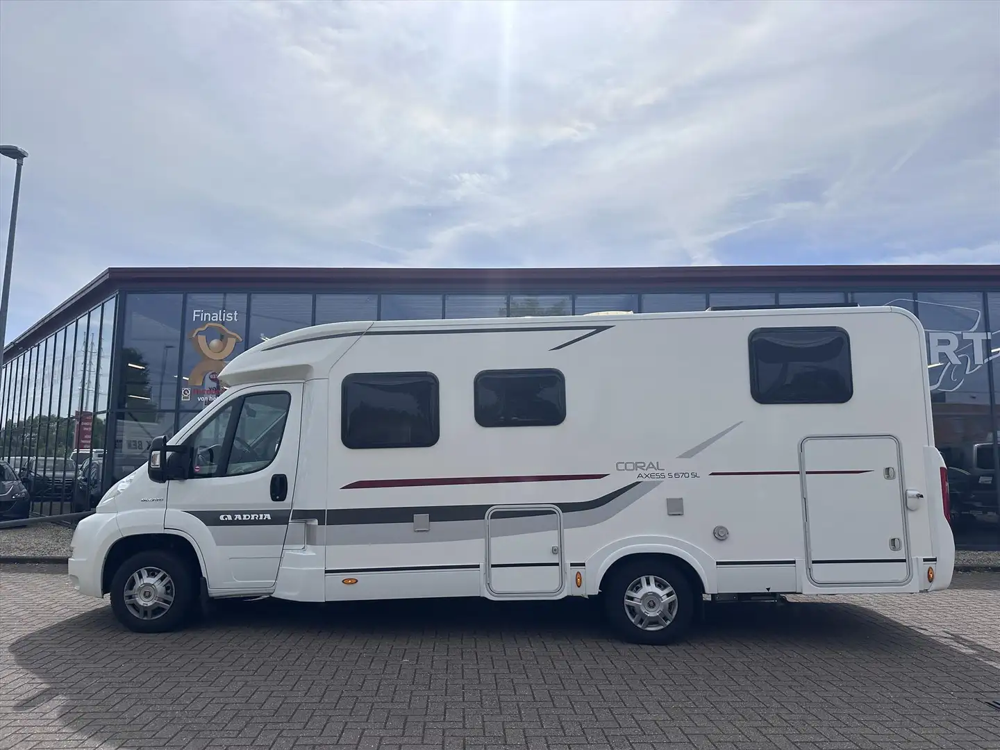 Adria Coral S 670SL / Nieuw staat / 2 lengte bedden Weiß - 2