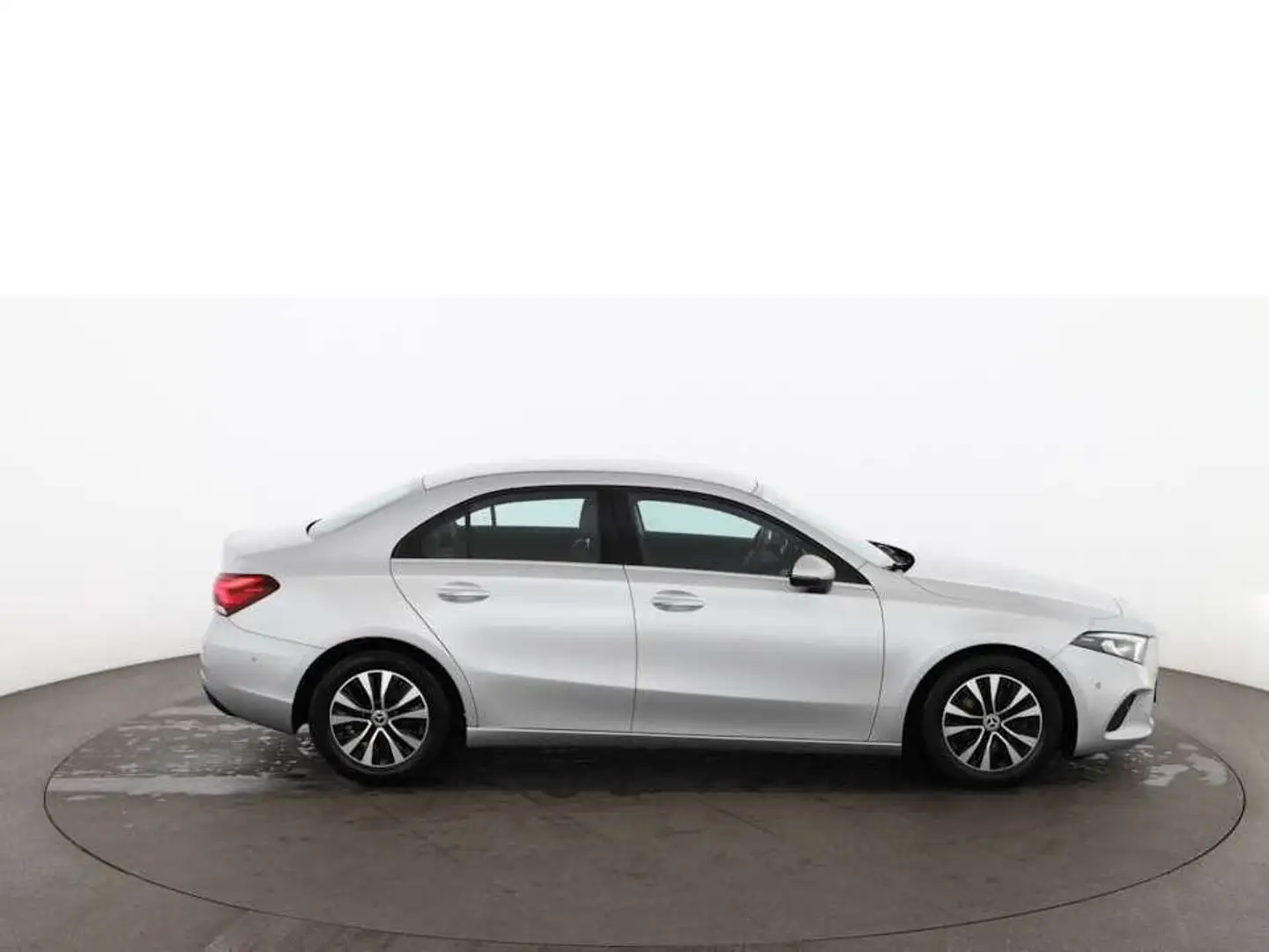 Mercedes-Benz A 180 d Aut LED LEDER NAVI SITZHZG DIGITAL-TACHO Silber - 2