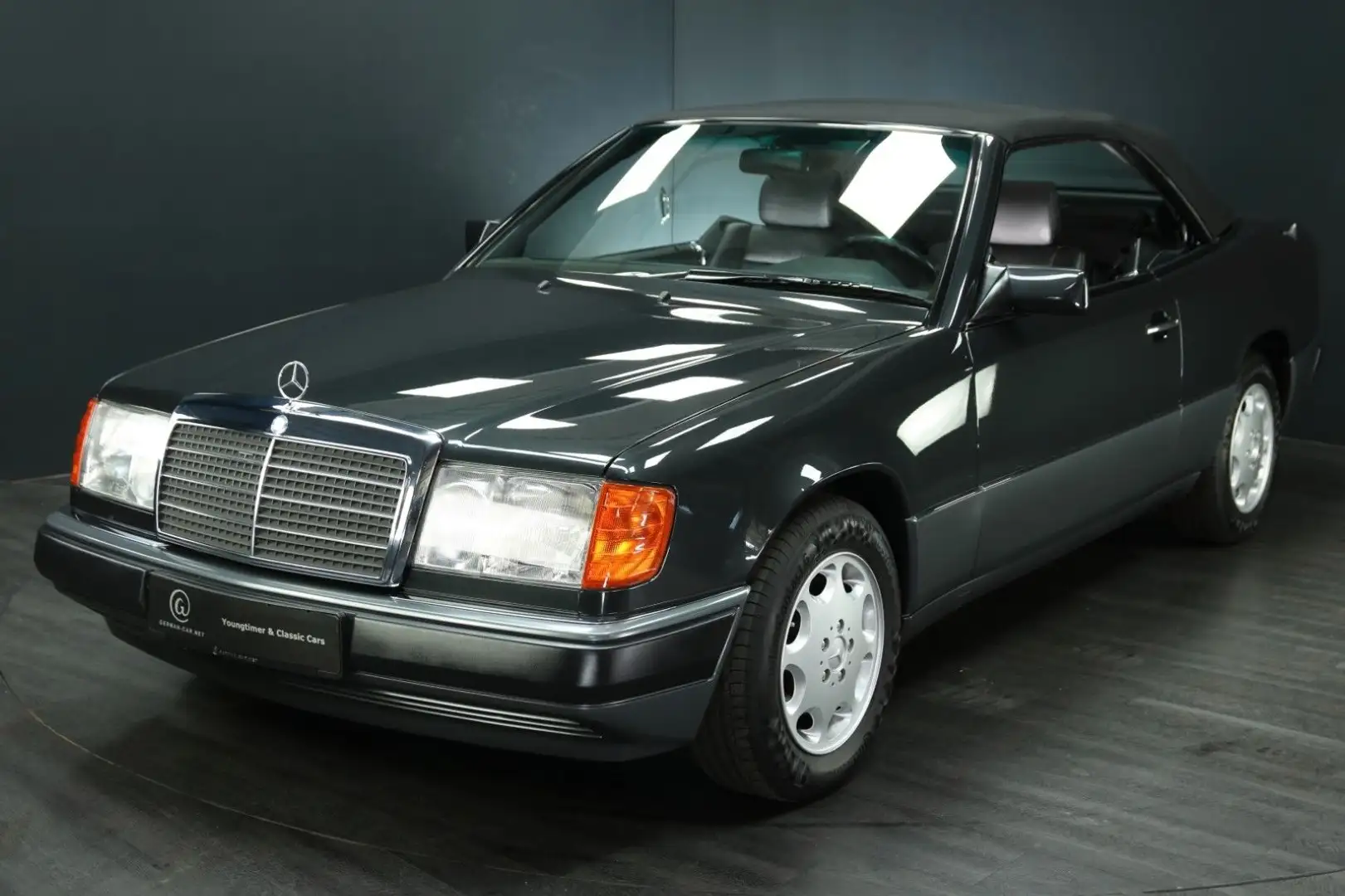 Mercedes-Benz 300 CE 24-V Cabrio, 1. Hd,deutsch, 26.609 km !!! Negru - 1