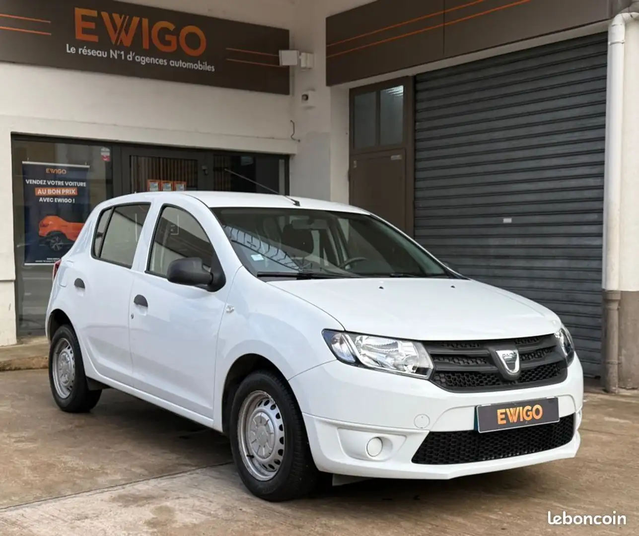 Dacia Sandero 1.2 75 + distribution ok faible km Blanc - 1