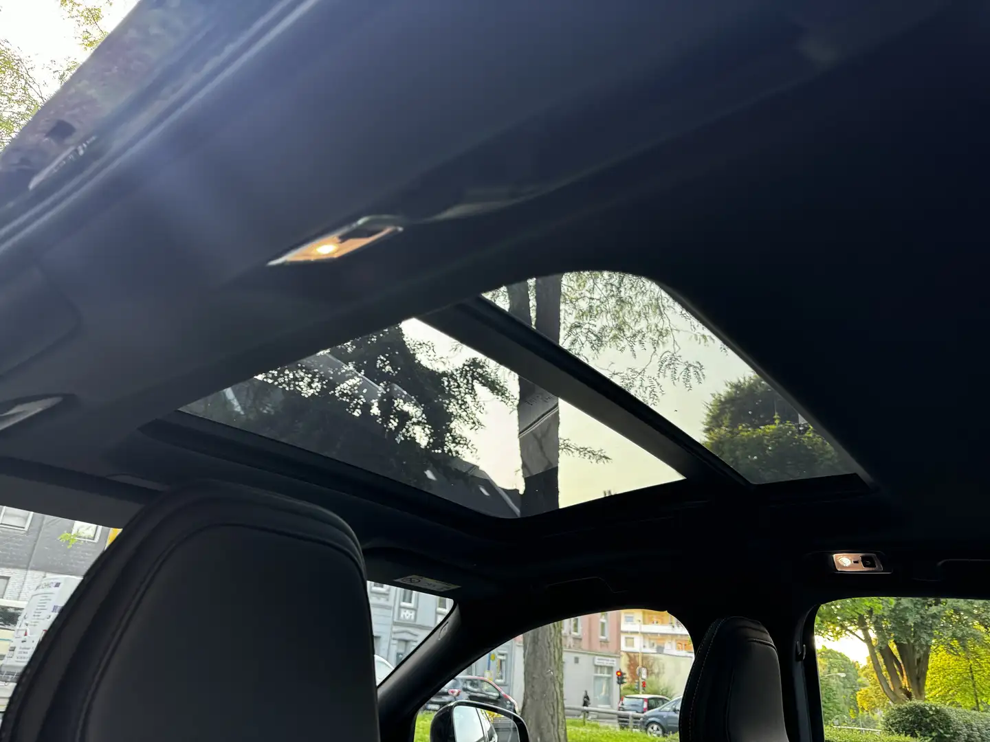 Volvo S60 R Design Schwarz - 1