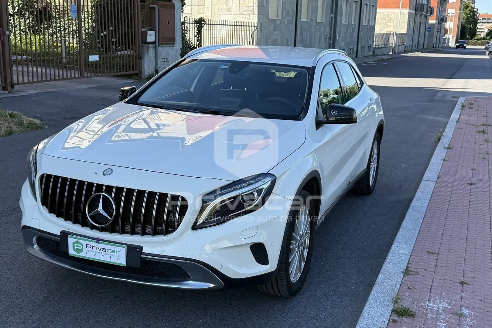 Mercedes-Benz GLA 200 GLA 200 Sport Blanc - 1