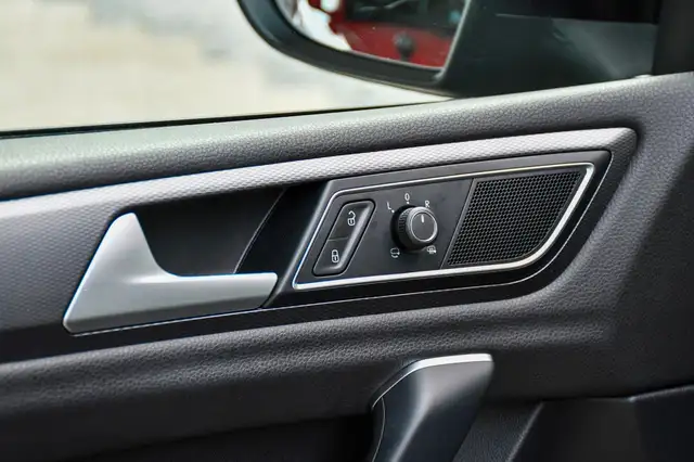 Volkswagen Golf view 8