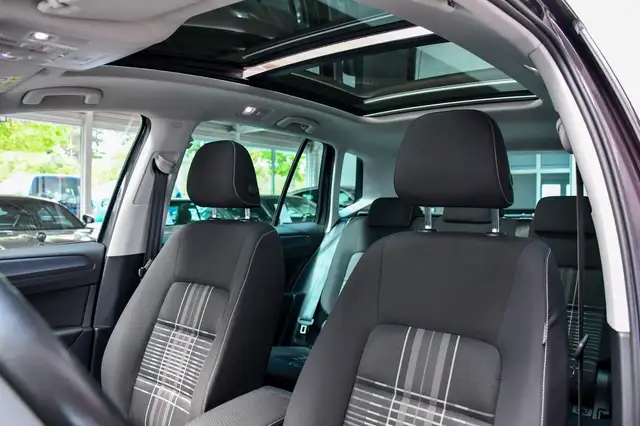 Volkswagen Golf view 11