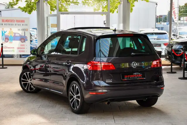 Volkswagen Golf view 4