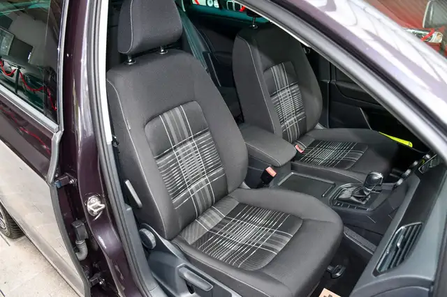 Volkswagen Golf view 12