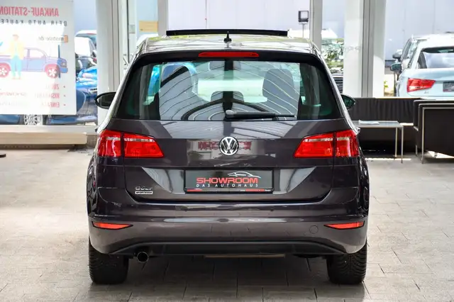 Volkswagen Golf view 6