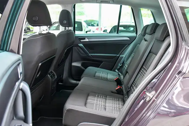 Volkswagen Golf view 13