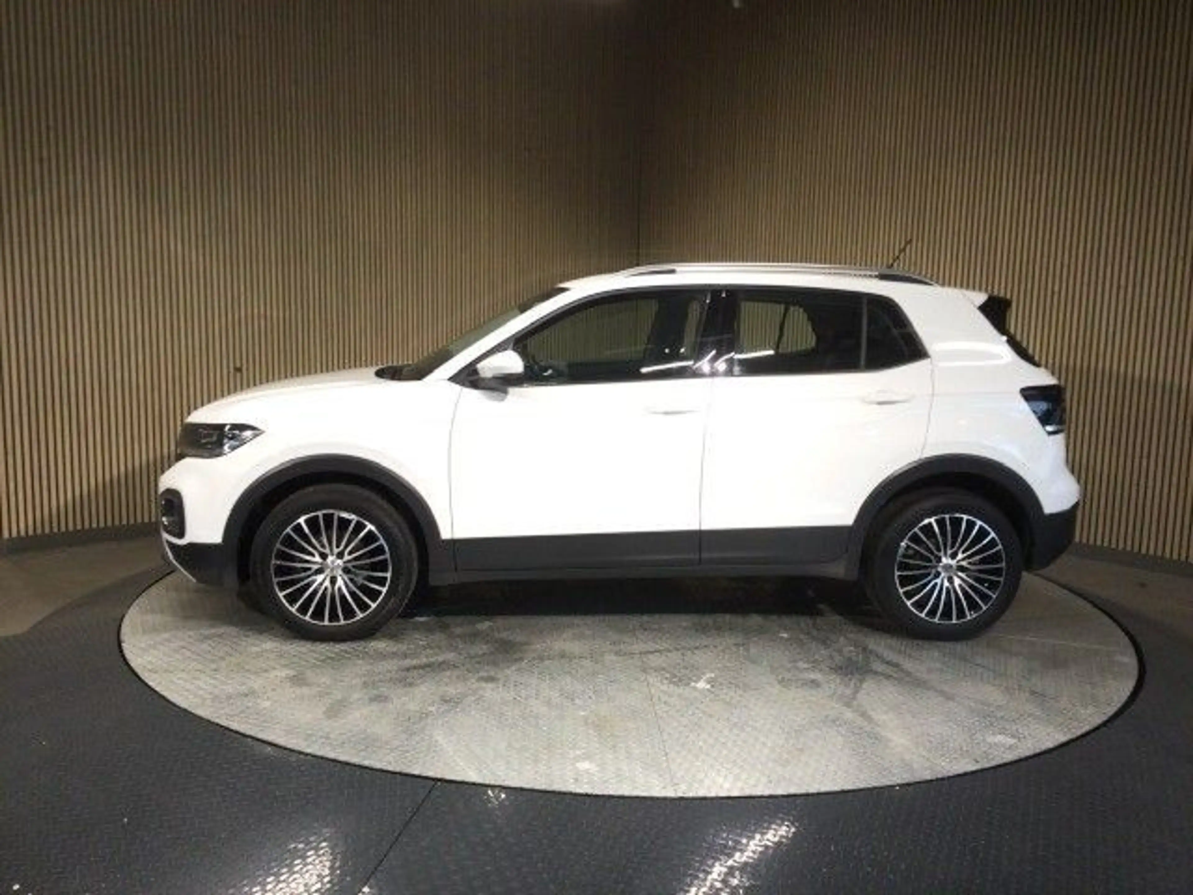 Volkswagen T-Cross 1.5 TSI DSG Style LED ACC PDC SHZ — photo 7