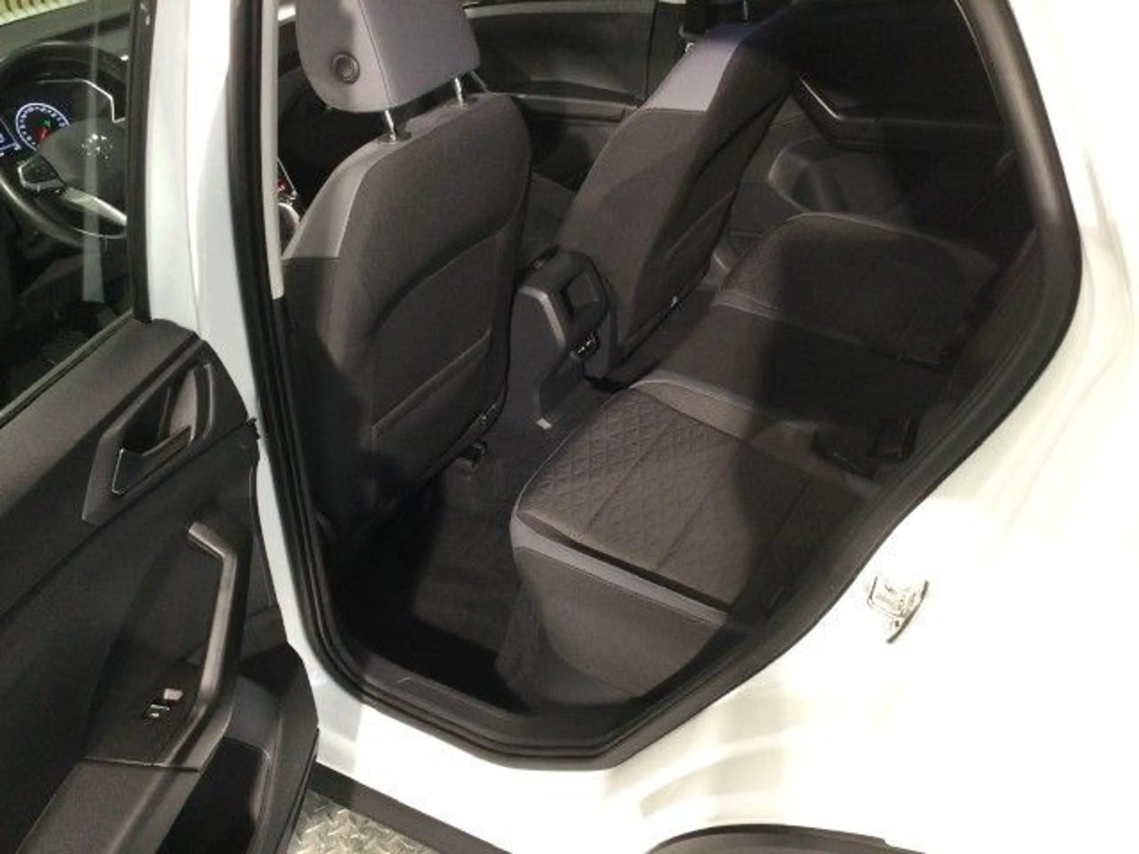 Volkswagen T-Cross 1.5 TSI DSG Style LED ACC PDC SHZ — photo 5