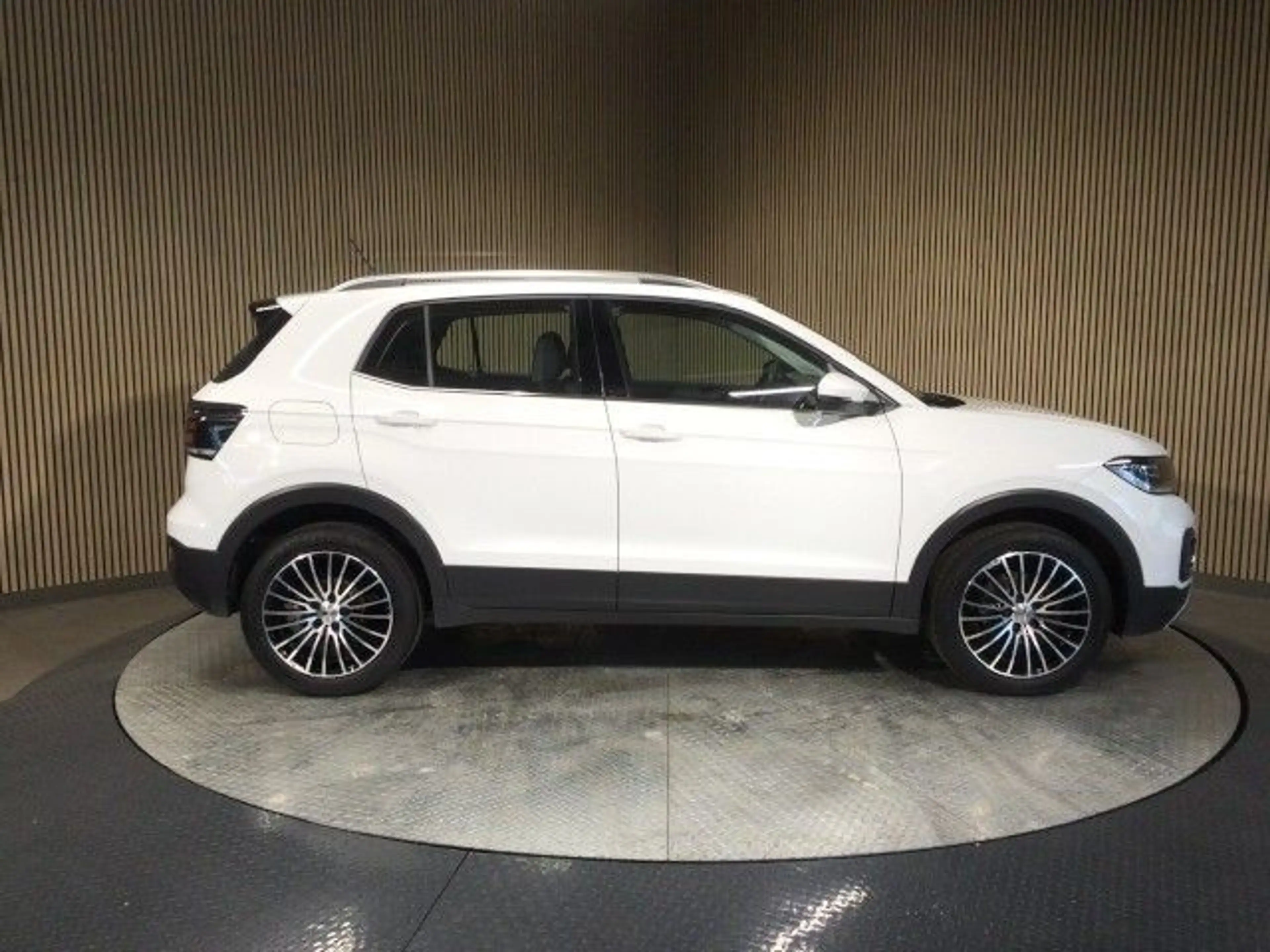 Volkswagen T-Cross 1.5 TSI DSG Style LED ACC PDC SHZ — photo 6