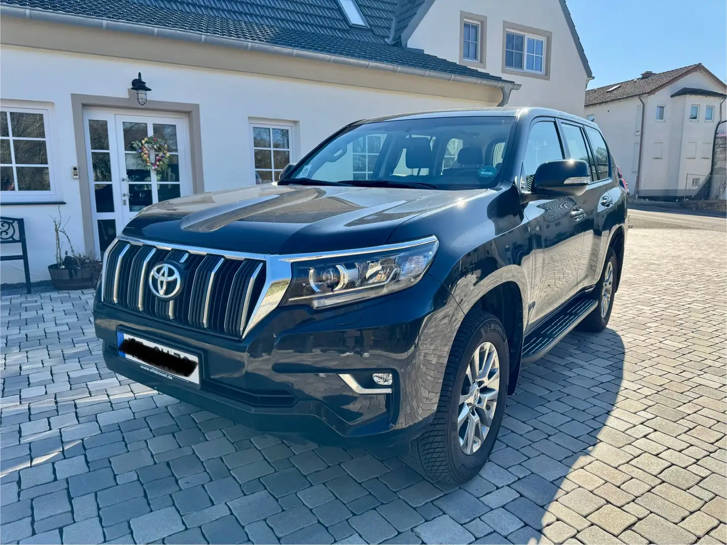 Toyota Land Cruiser Land Cruiser 2.8 D-4D Automatik Černá - 2