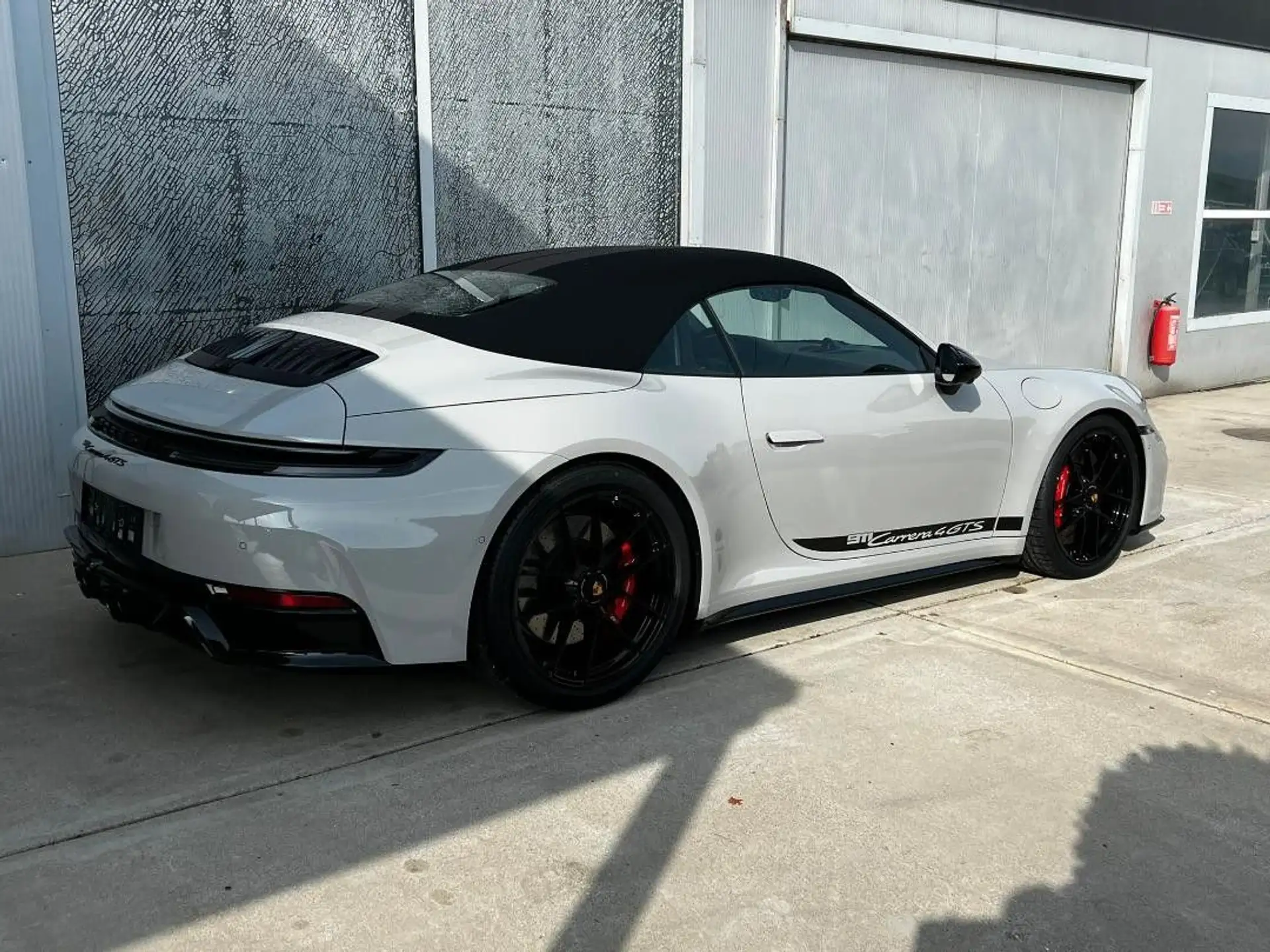 포르쉐 911 Carrera 4 GTS Cabriolet 2026 화이트 사진 5