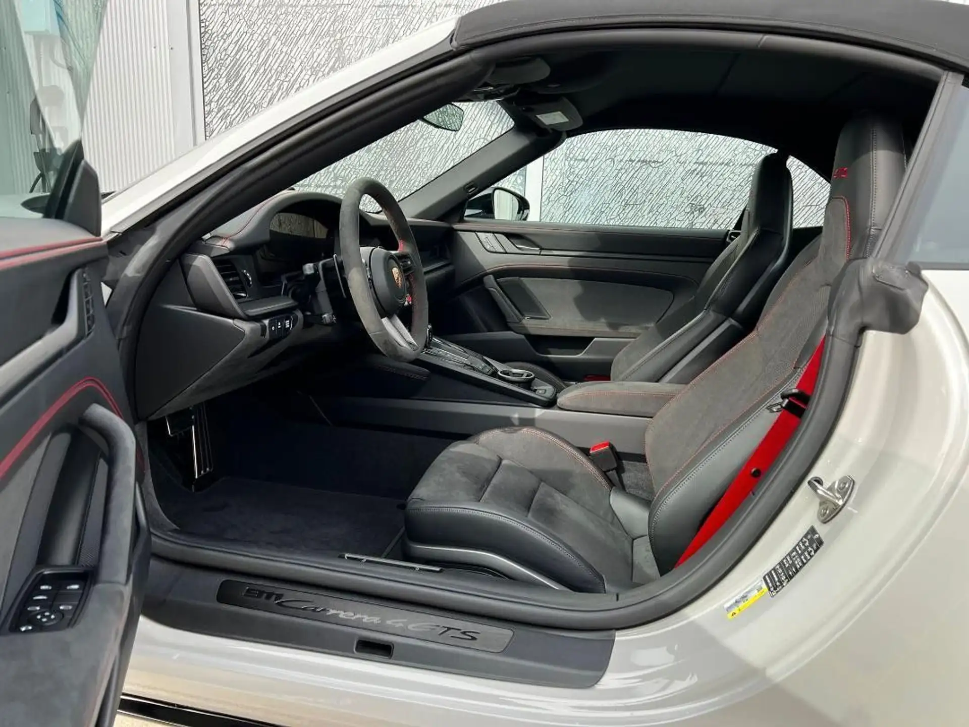 포르쉐 911 Carrera 4 GTS Cabriolet 2026 화이트 사진 8
