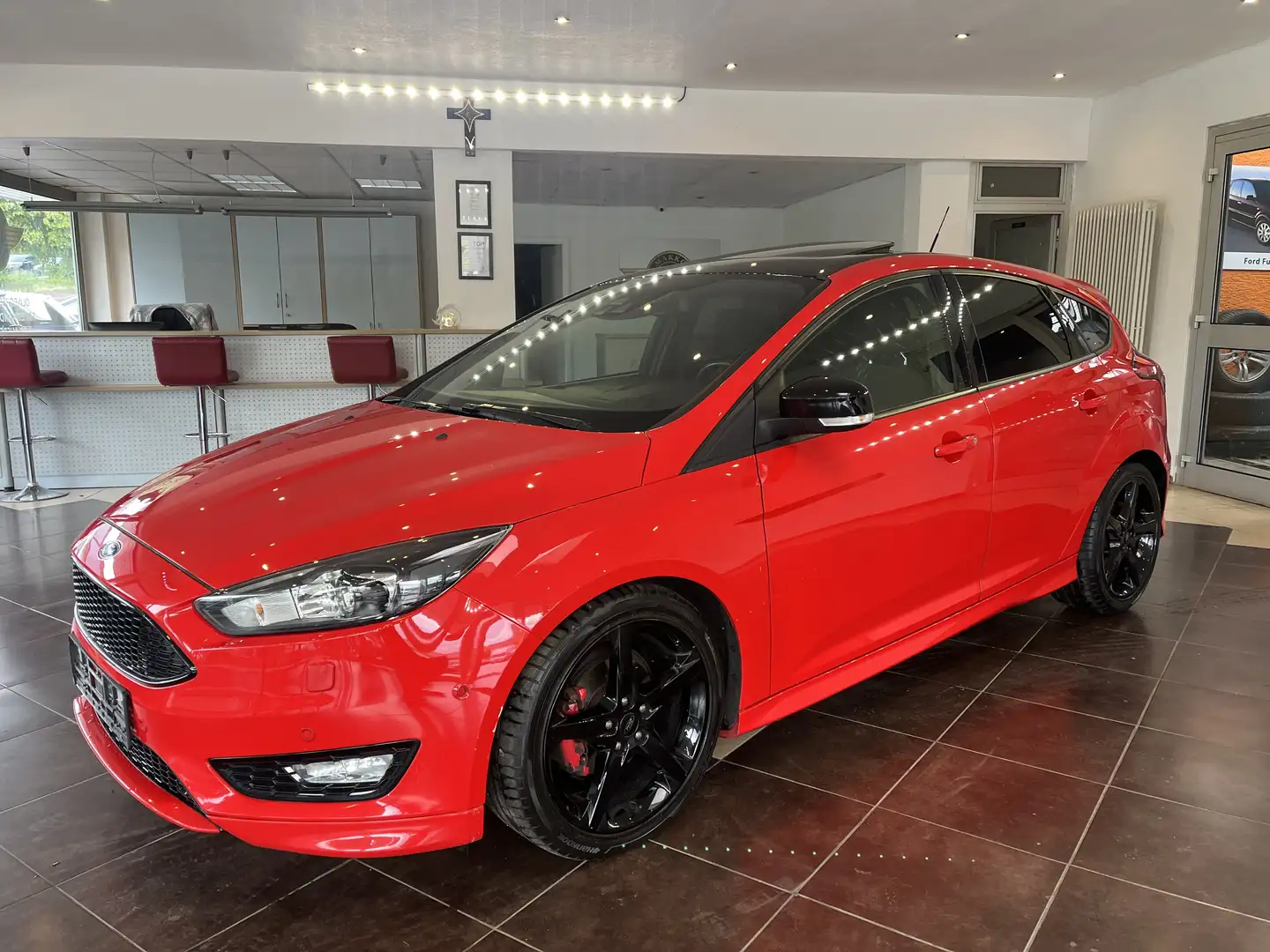 Ford Focus 1.5 TDCi DPF*ST-LINE*Start-Stopp-System Aut. COOL Rot - 1