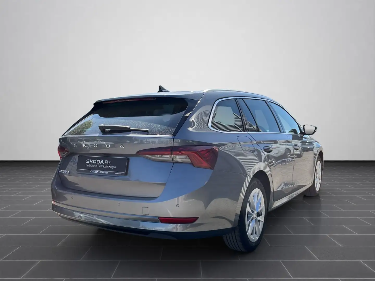 Skoda Octavia Combi 1.5 TSI Style MATRIX-LED SHZ RFK A Grijs - 2