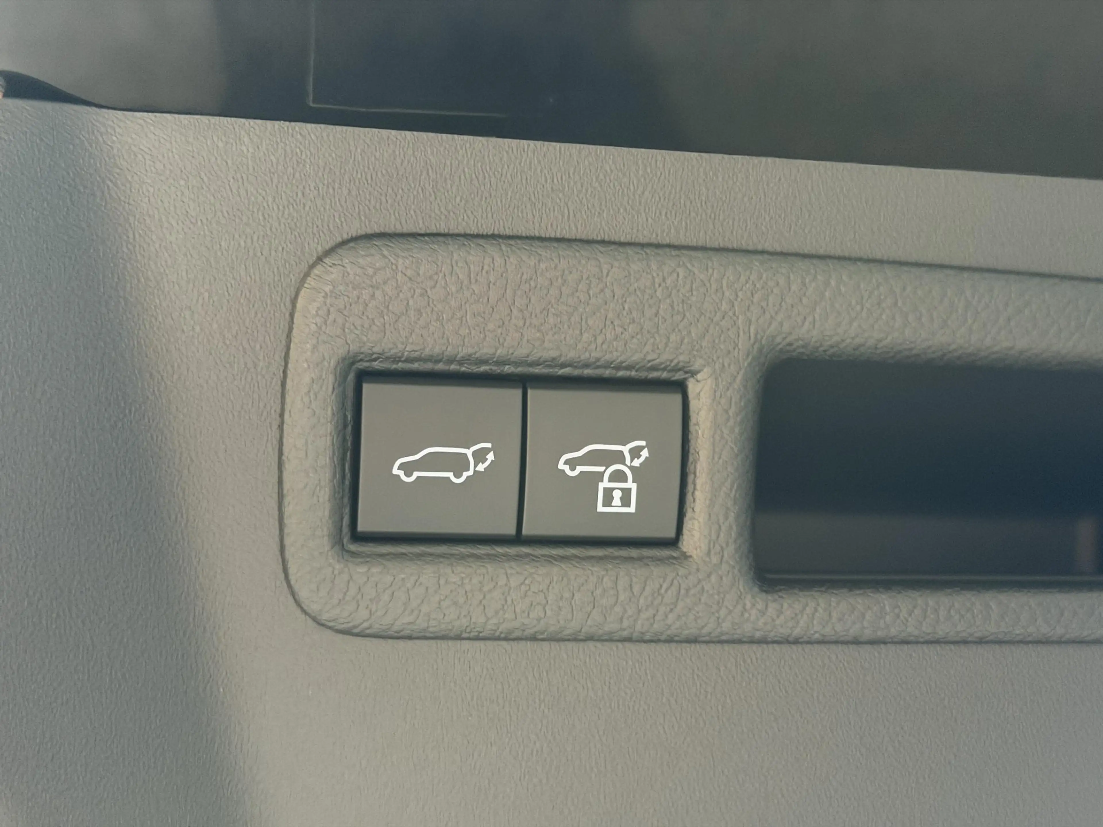 Toyota C-HR+ First Edition 77 kWh Uit voorraad leverbaar! — photo 18