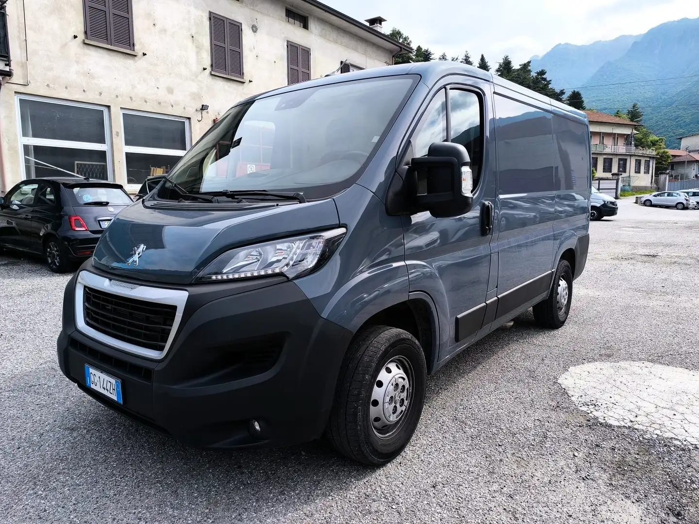 Peugeot Boxer 328 2.2 BlueHDi 120 S&S PC-TN euro 6D Grigio - 2