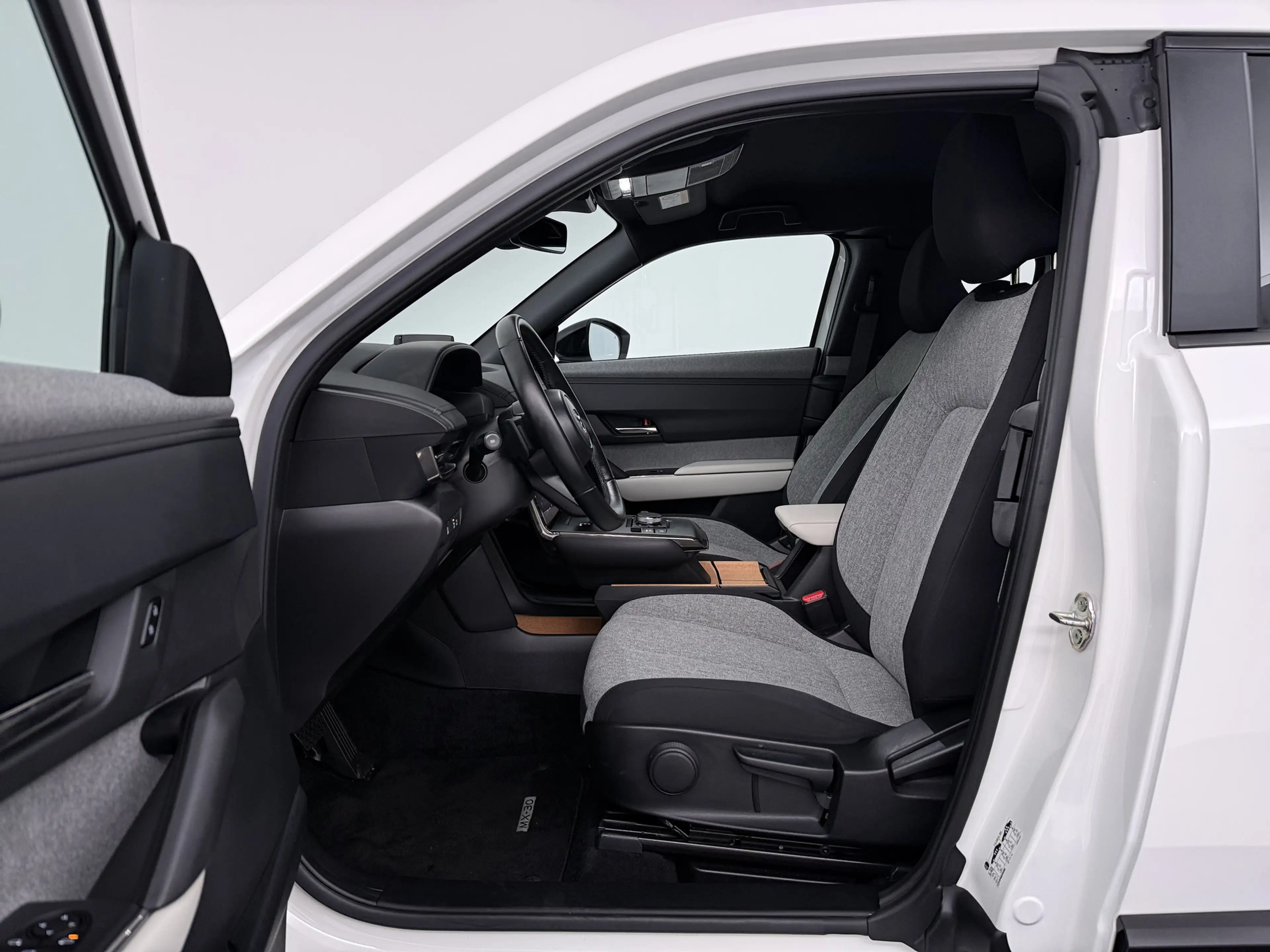 Mazda MX-30 e-SkyActiv 145 Comfort 36 kWh Onderweg-naar-dealer — photo 11