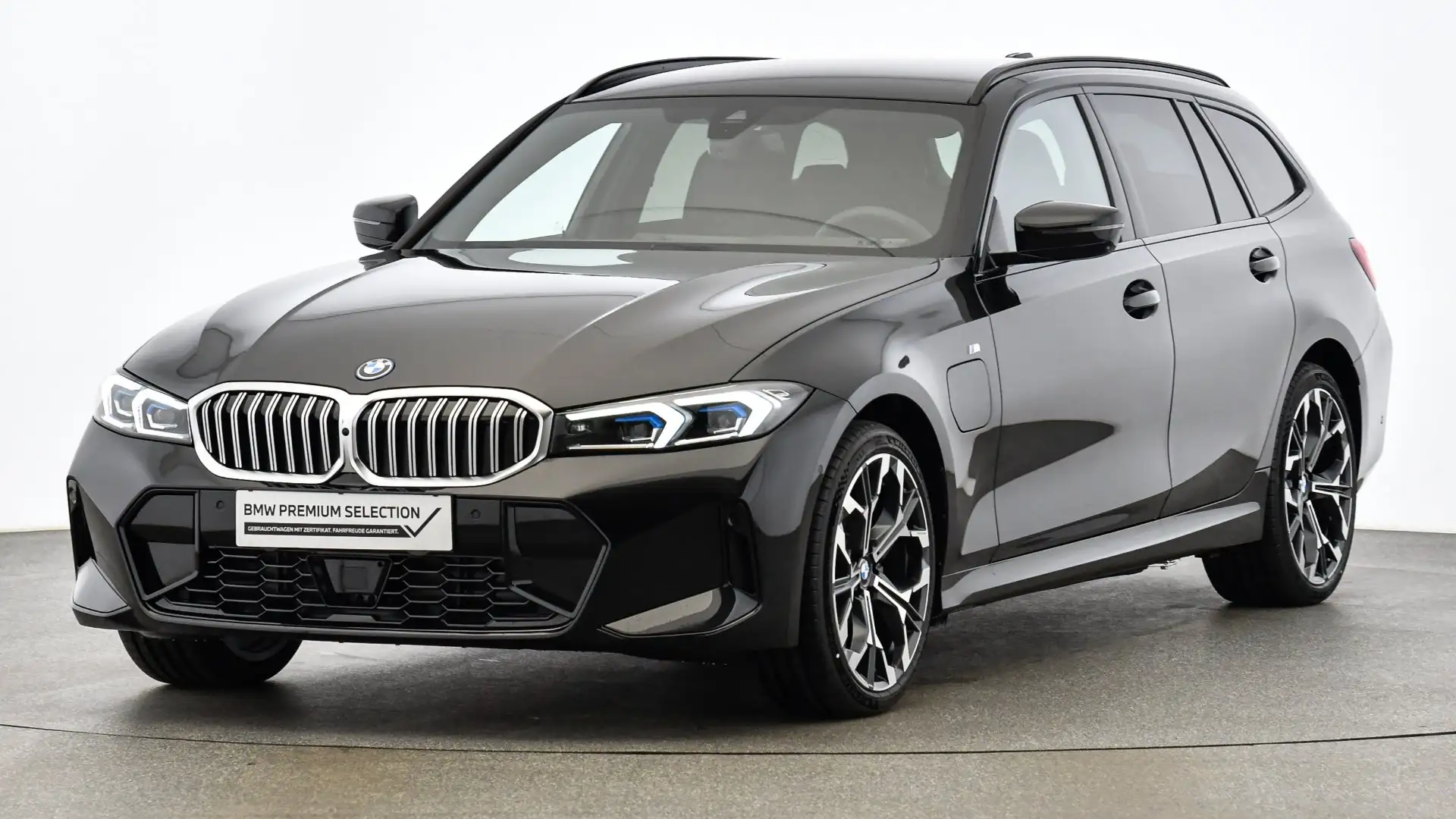 BMW 330 e xDrive Schwarz - 1